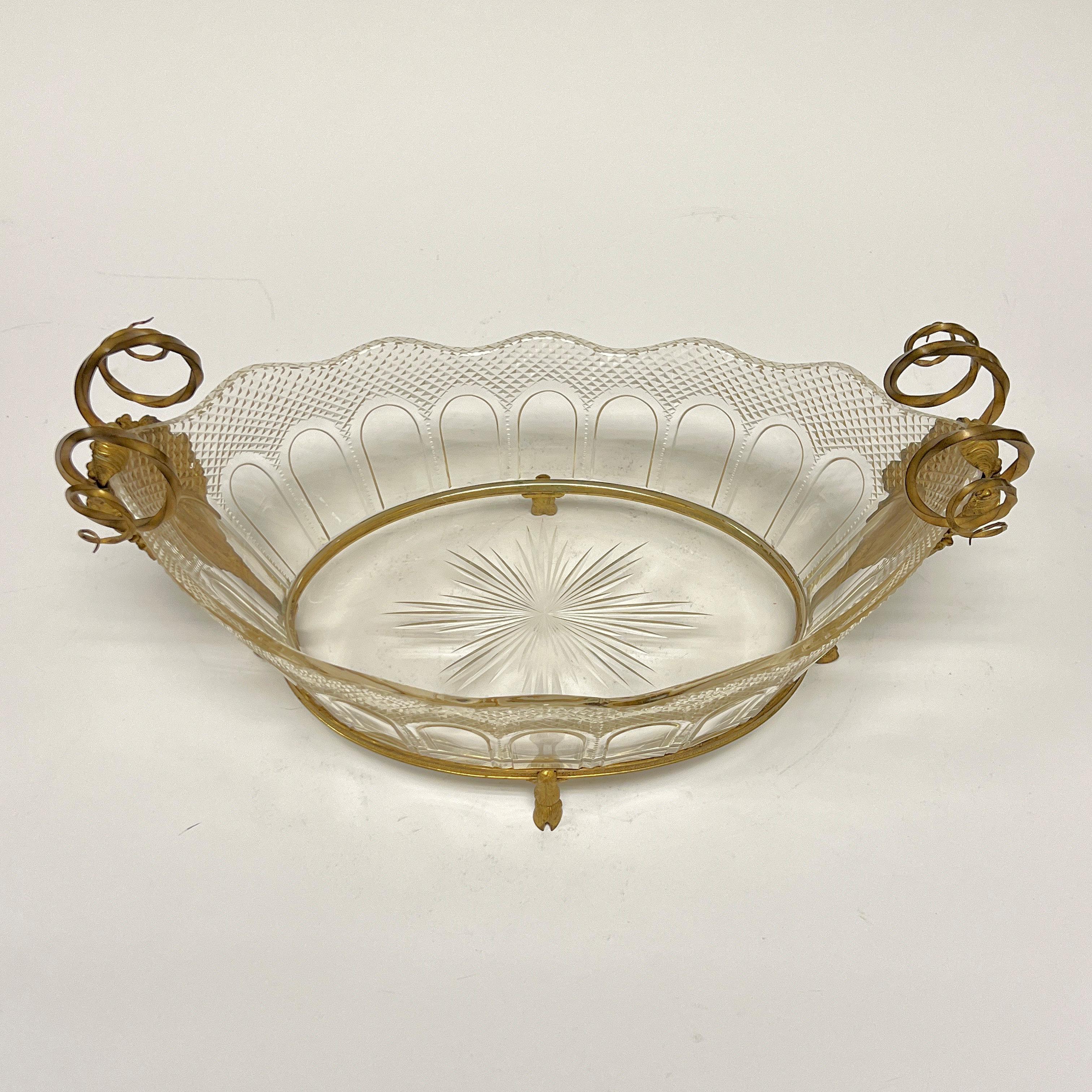 Schale aus vergoldeter Bronze und geschliffenem Glas aus dem 19. Jahrhundert, Baccarat zugeschrieben im Angebot 10
