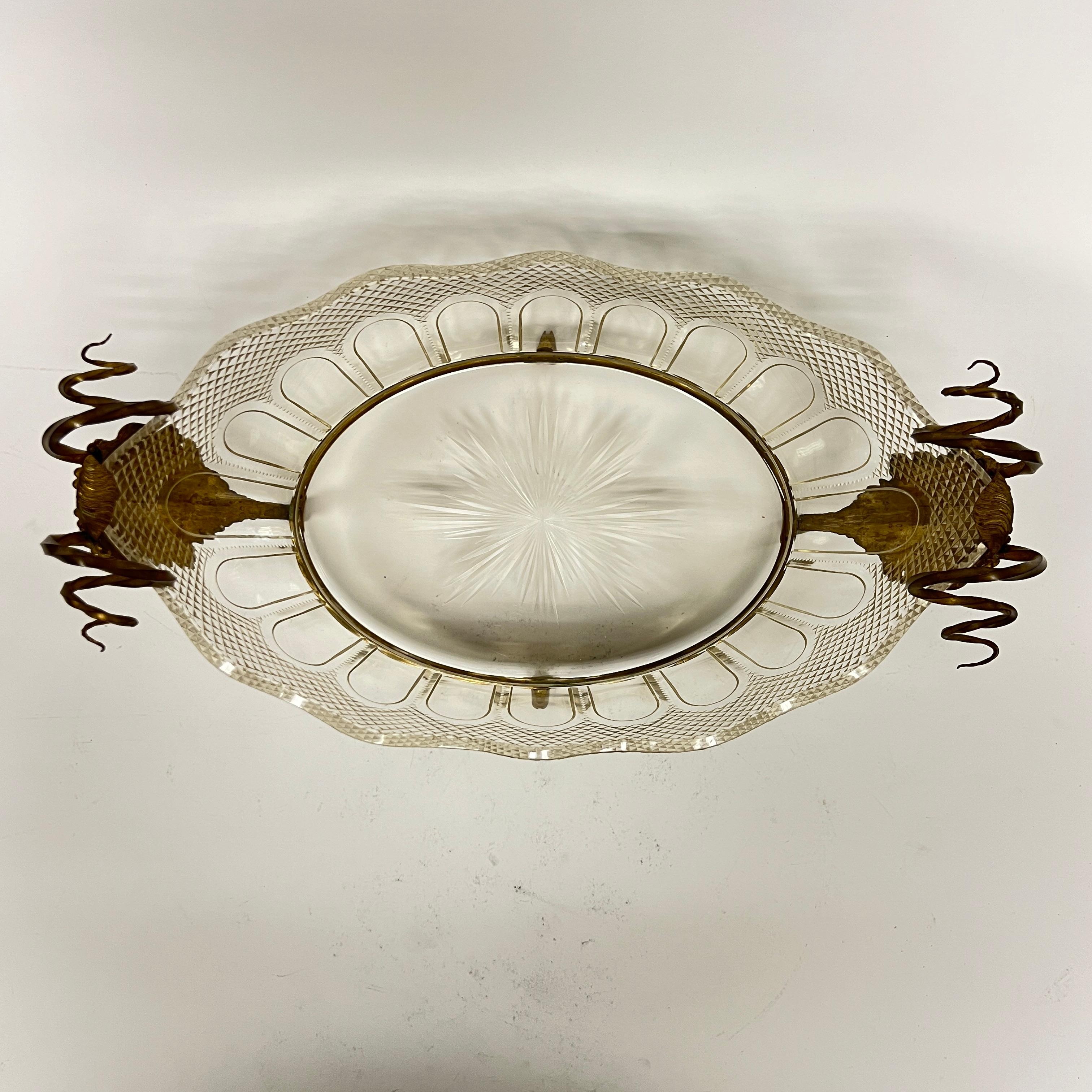 Schale aus vergoldeter Bronze und geschliffenem Glas aus dem 19. Jahrhundert, Baccarat zugeschrieben im Angebot 11