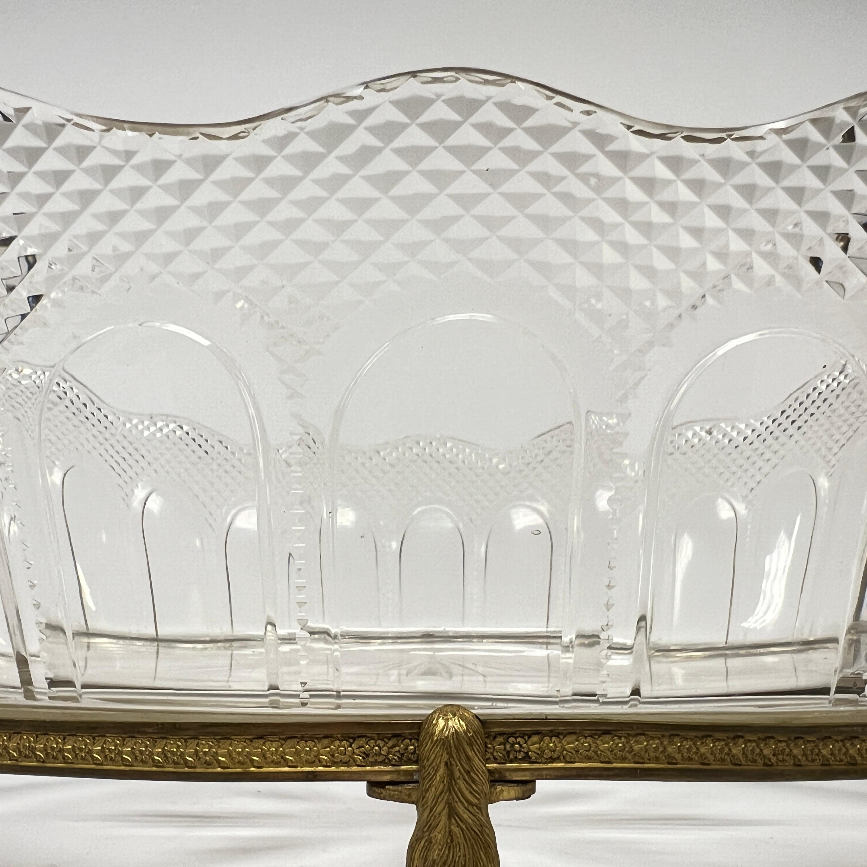 Schale aus vergoldeter Bronze und geschliffenem Glas aus dem 19. Jahrhundert, Baccarat zugeschrieben im Angebot 14
