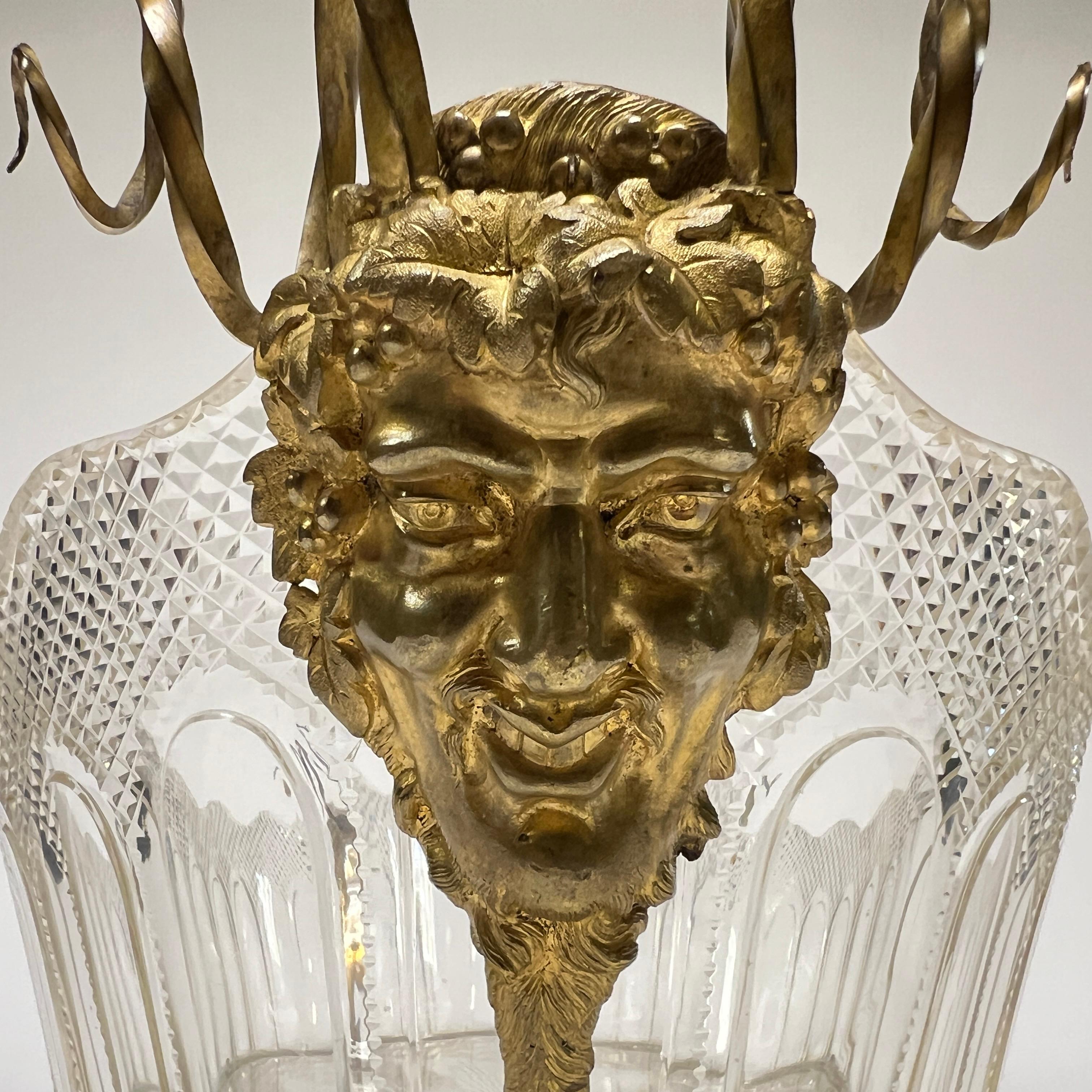 Schale aus vergoldeter Bronze und geschliffenem Glas aus dem 19. Jahrhundert, Baccarat zugeschrieben (Neoklassisches Revival) im Angebot