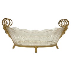 Bol de centre de table du 19ème siècle en bronze doré et verre taillé attribué à Baccarat