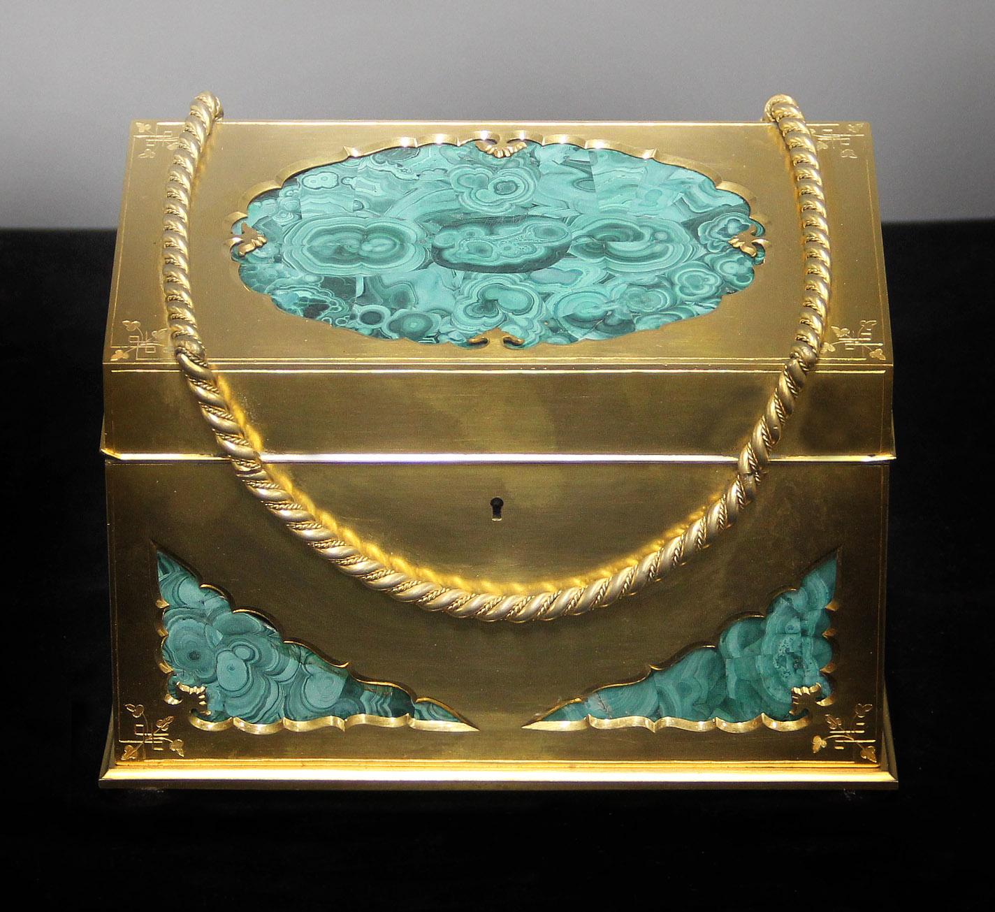 Dreiteiliges Schreibtischset aus vergoldeter Bronze und Malachit aus dem 19. Jahrhundert – Leuchars of London (Belle Époque) im Angebot