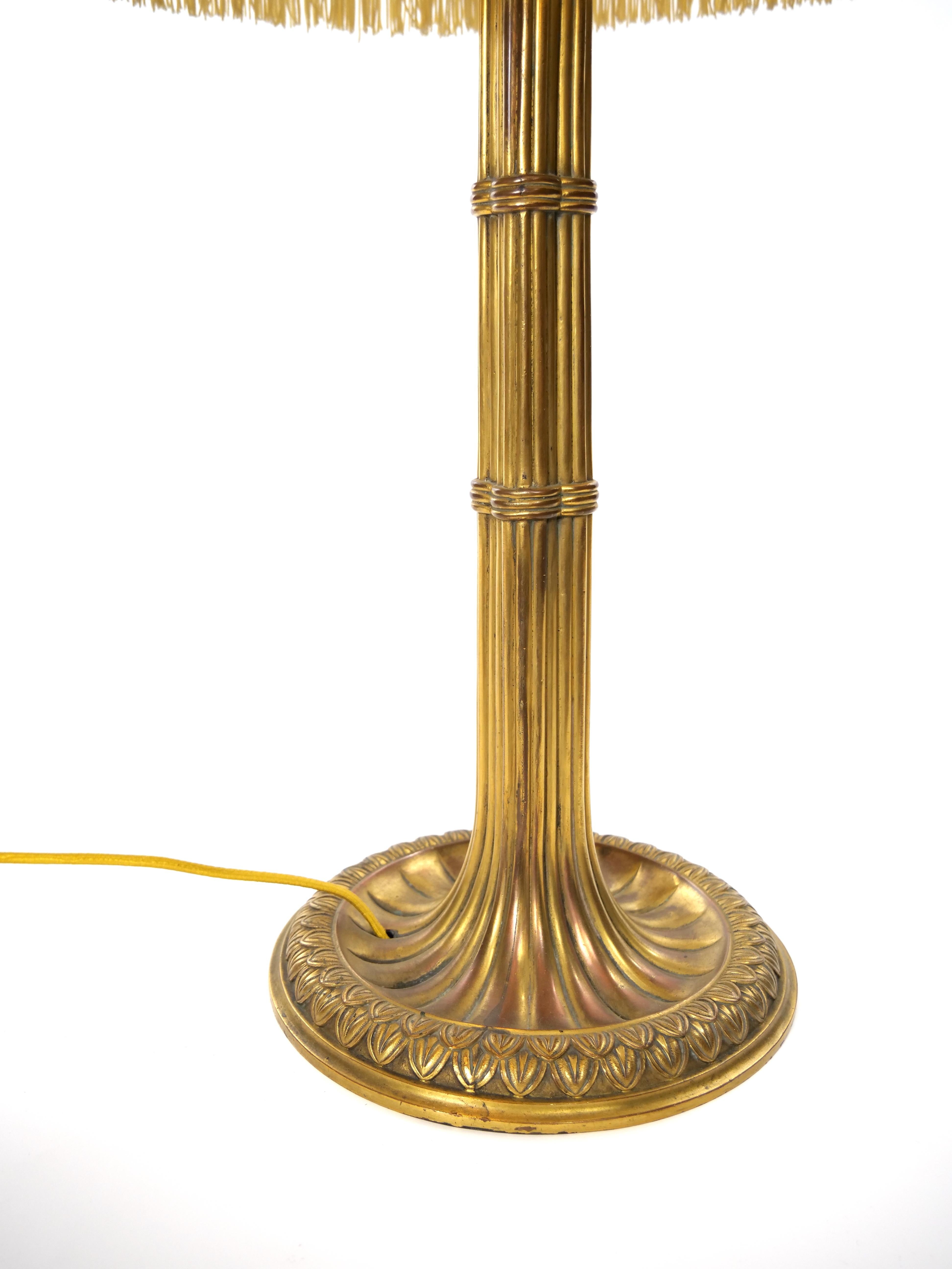 Vergoldete Bronze-Kerzenständer-Tischlampe im Stil des 19. Jahrhundert (Mittleres 19. Jahrhundert) im Angebot