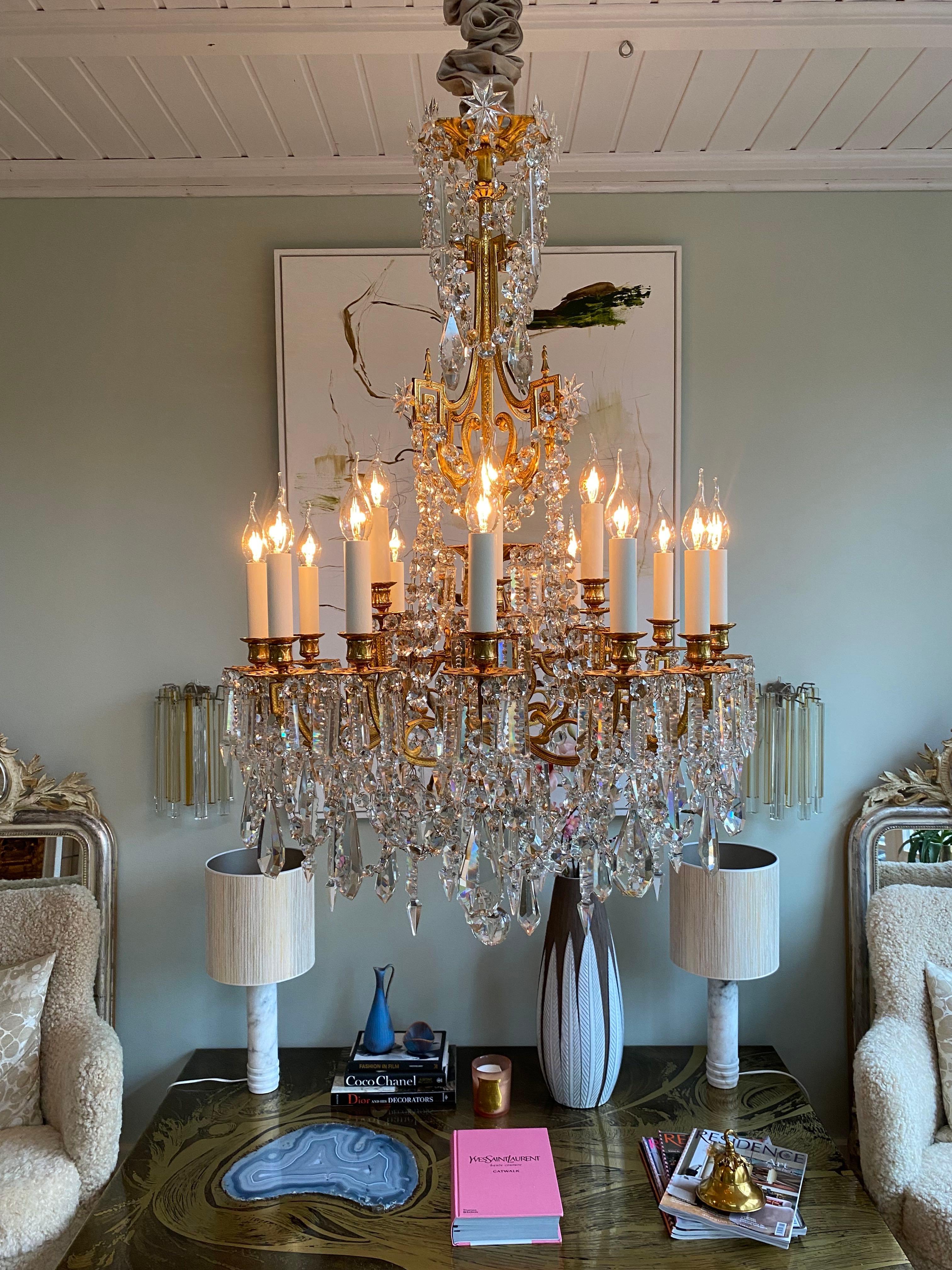 Araña de bronce dorado del siglo XIX con cristales de Baccarat, estilo Luis XVI en venta 8