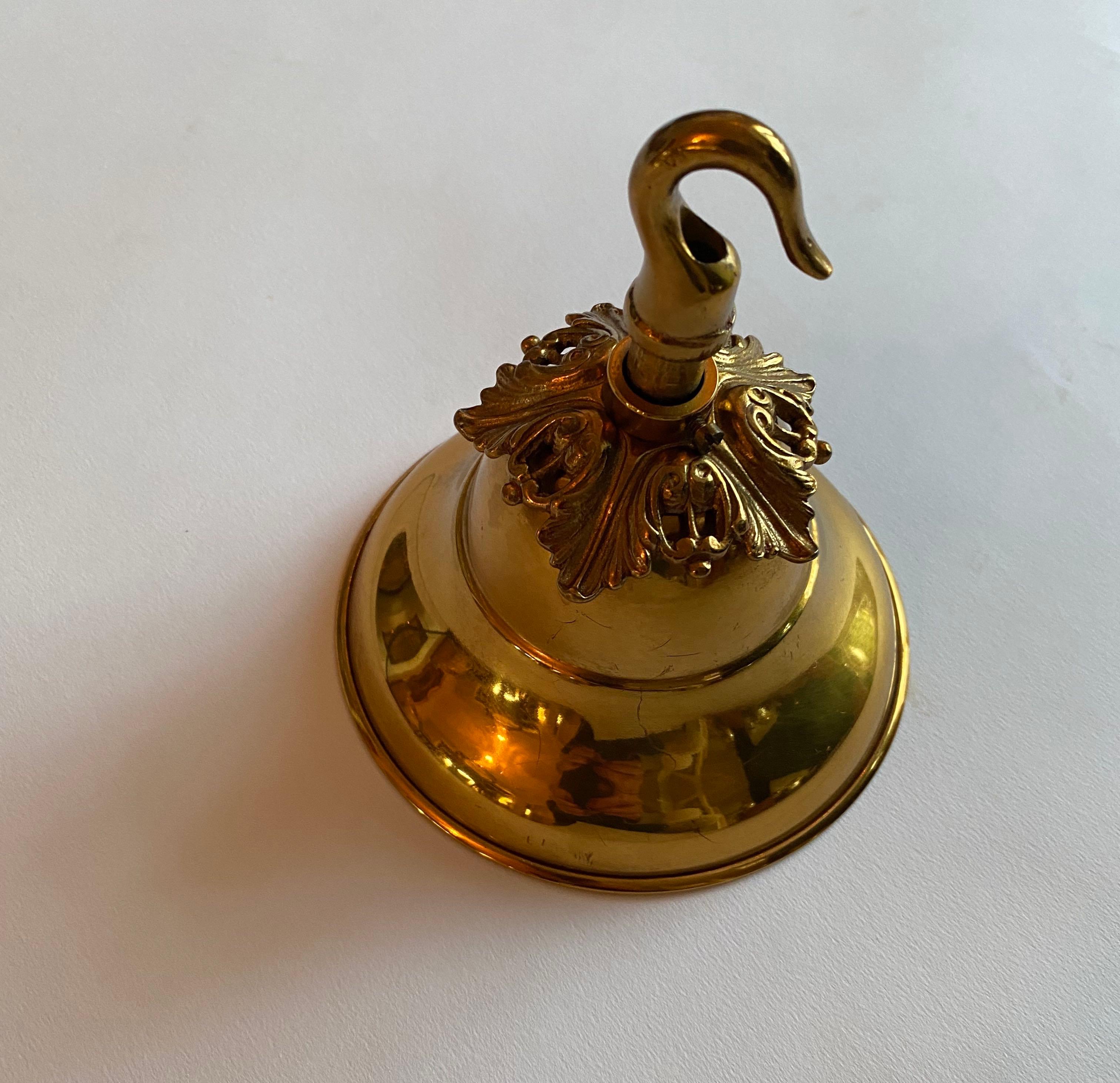 Araña de bronce dorado del siglo XIX con cristales de Baccarat, estilo Luis XVI en venta 9