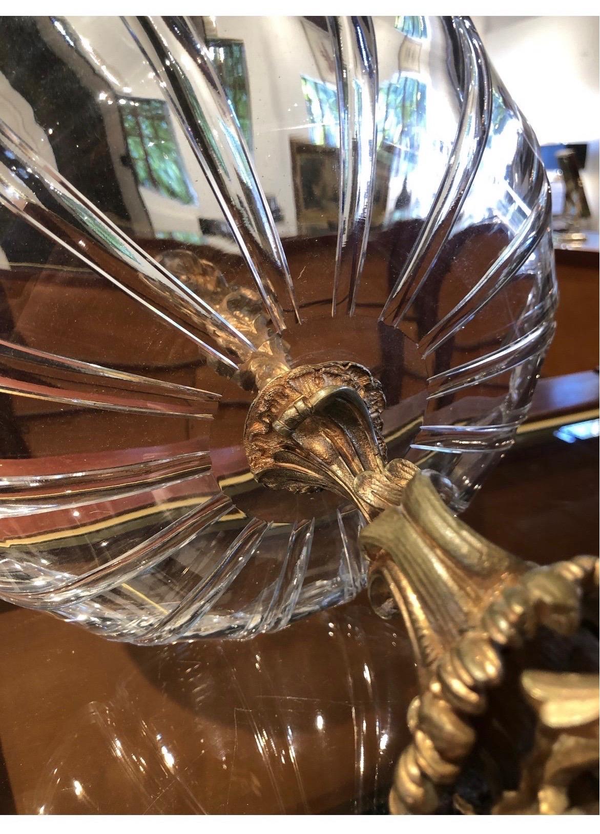 Centrotavola con scena di caccia alla volpe o Epergne in bronzo dorato e cristallo del XIX secolo in vendita 7