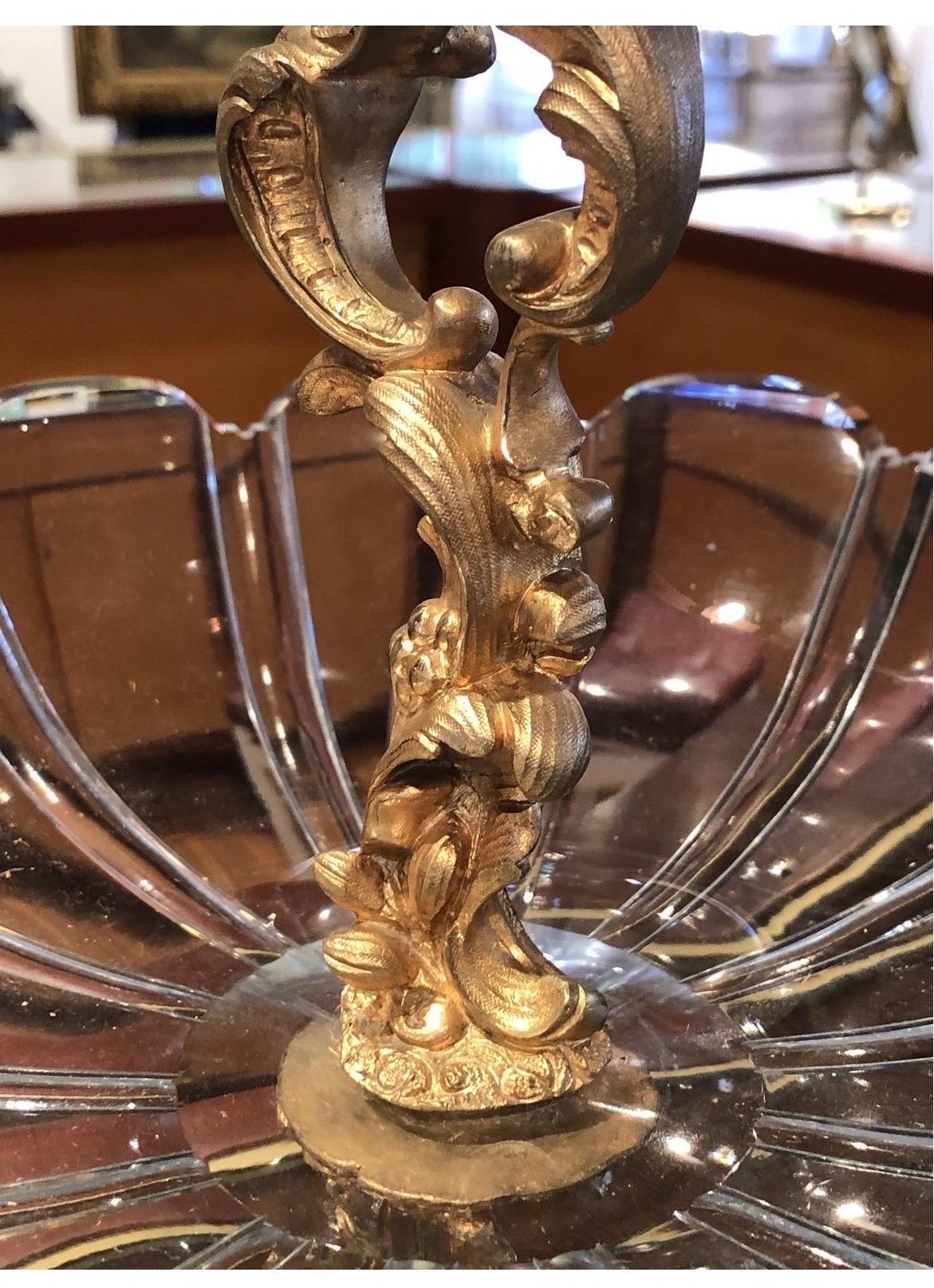 Centrotavola con scena di caccia alla volpe o Epergne in bronzo dorato e cristallo del XIX secolo in vendita 4