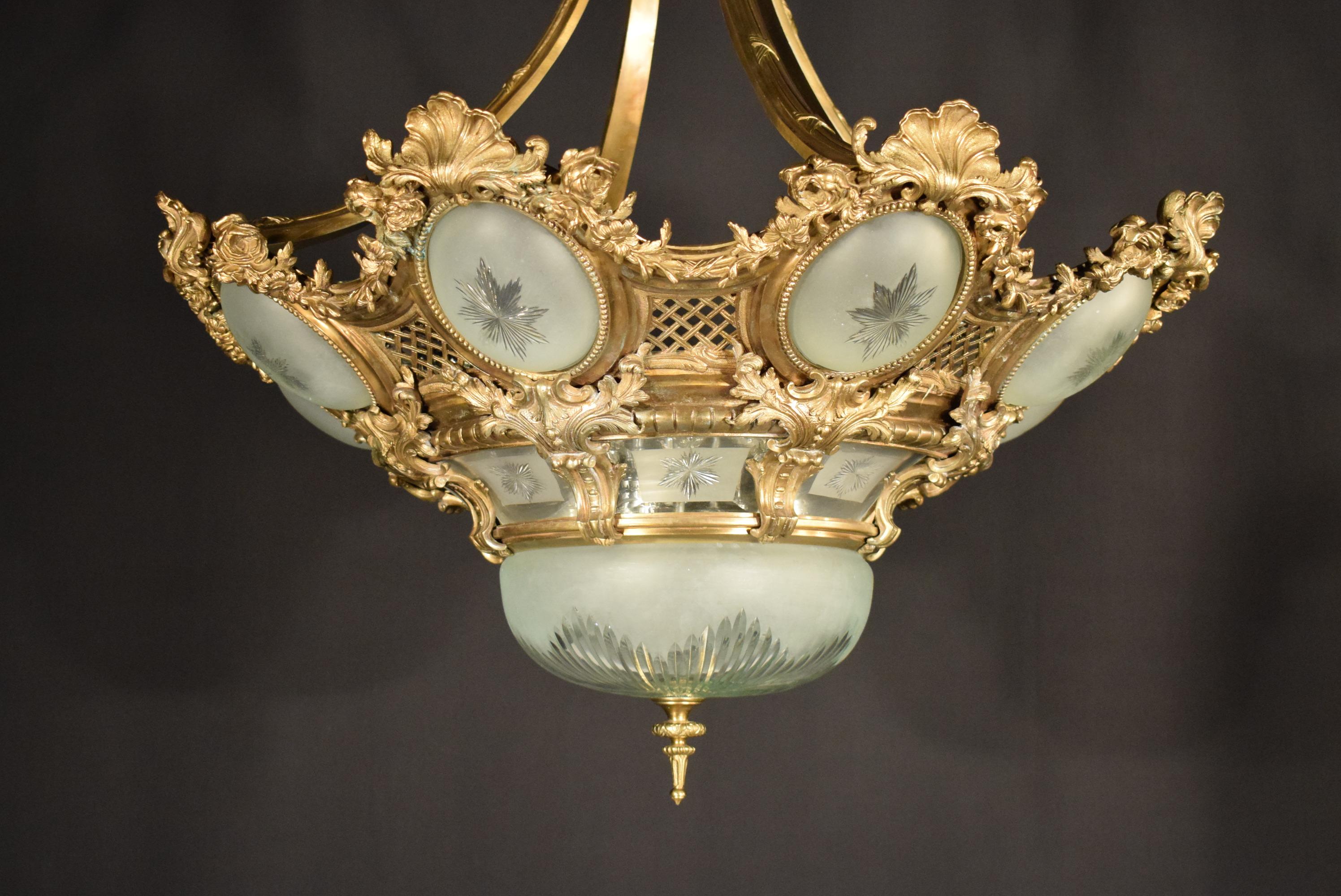Kronleuchter aus vergoldeter Bronze und Kristall im Regence-Stil, 19. Jahrhundert (Régence) im Angebot