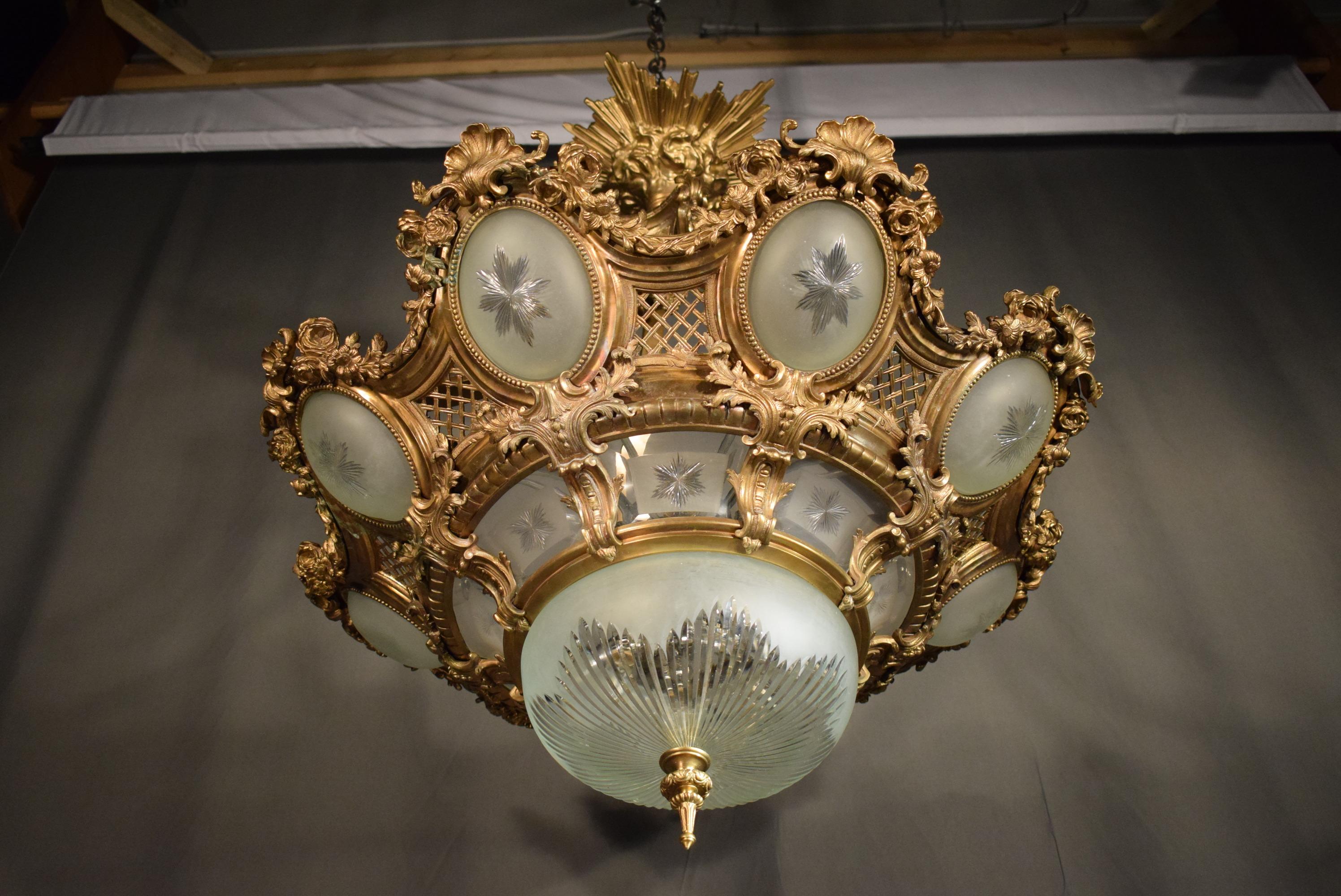 Kronleuchter aus vergoldeter Bronze und Kristall im Regence-Stil, 19. Jahrhundert (Französisch) im Angebot