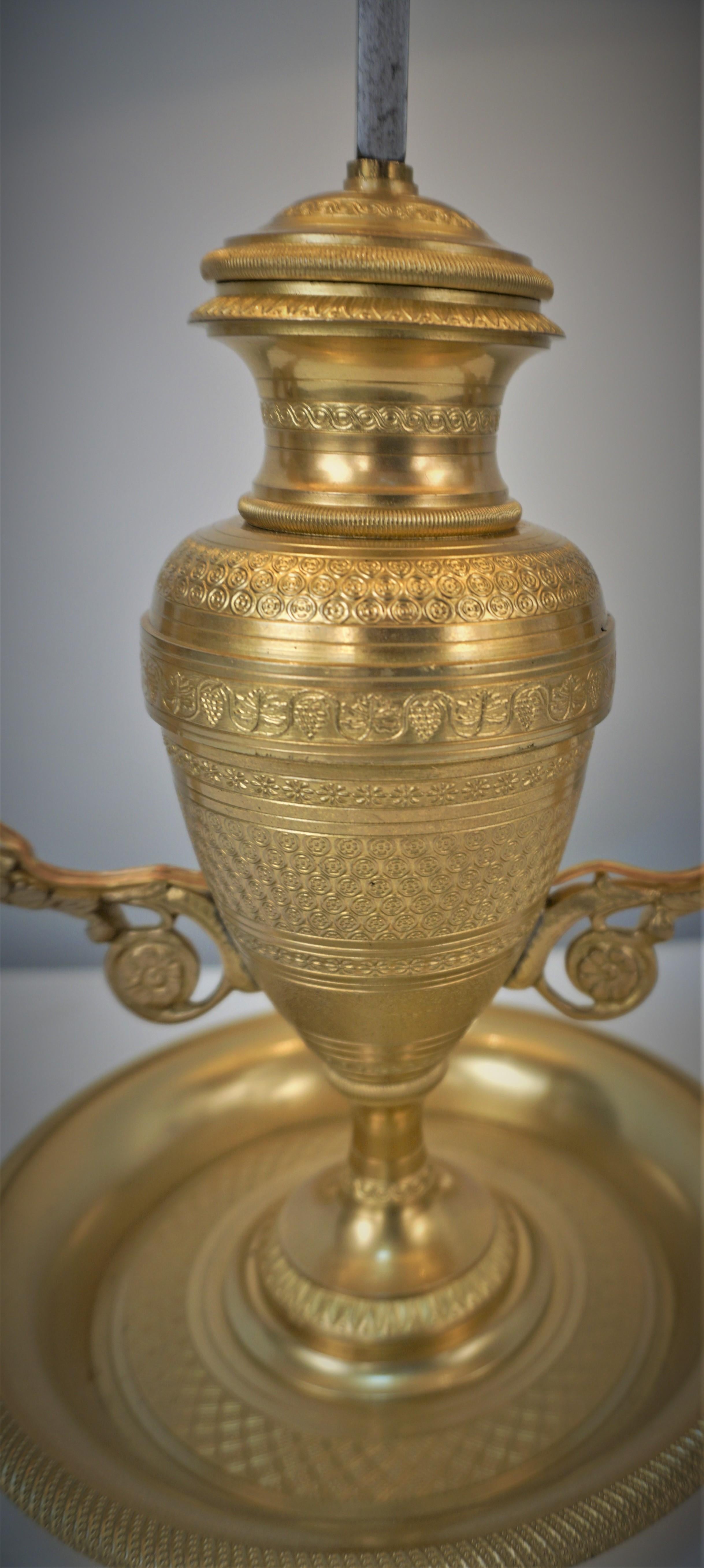 Empire-Bouillotte-Lampe aus vergoldeter Bronze, 19. Jahrhundert im Angebot 4