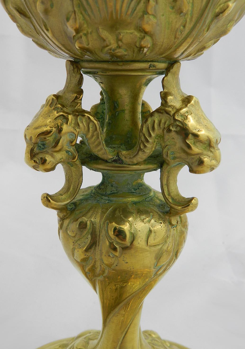 Néo-Renaissance 19ème siècle Aiguière en bronze doré Pichet décoratif Renaissance classique en vente