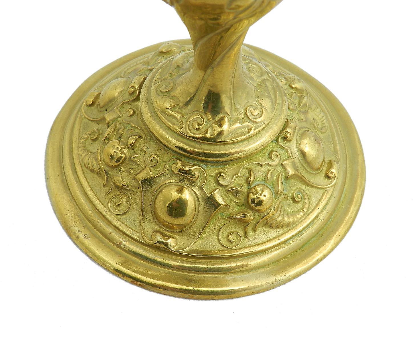 Français 19ème siècle Aiguière en bronze doré Pichet décoratif Renaissance classique en vente
