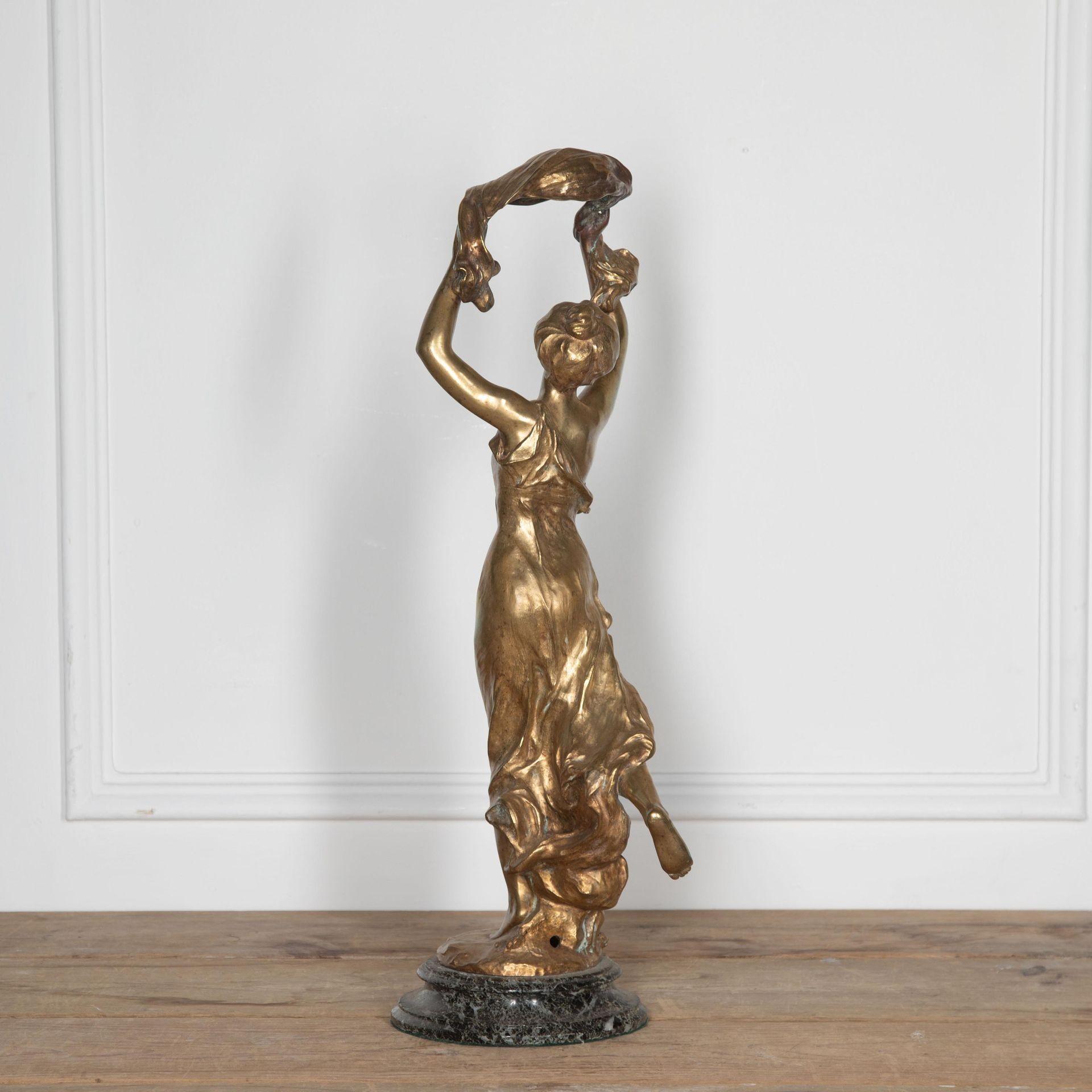 Figura femminile in bronzo del XIX secolo, inglese e di alta qualità.
Questo bellissimo pezzo è firmato 