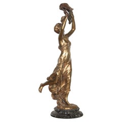 Weibliche Figur aus vergoldeter Bronze des 19.