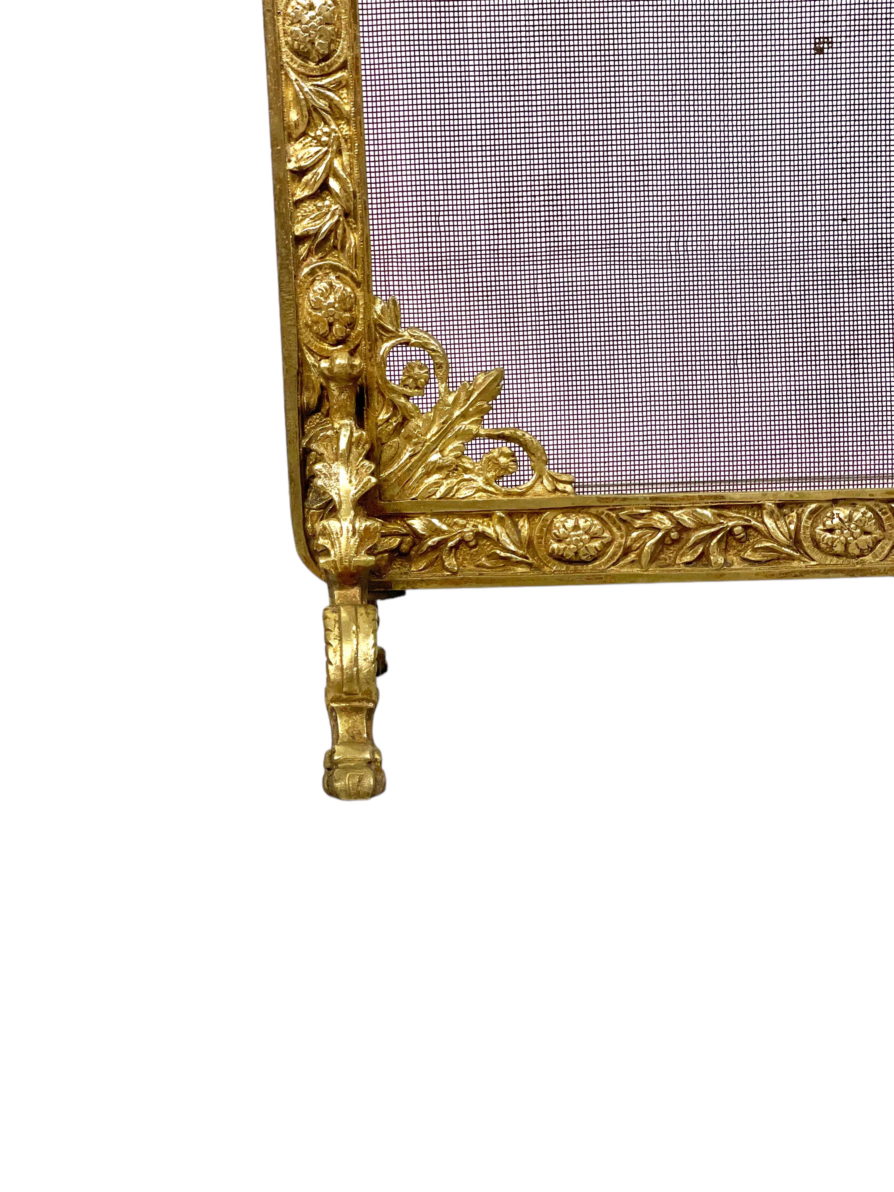 XIXe siècle Pare-étincelles Louis XVI du 19ème siècle en bronze doré en vente