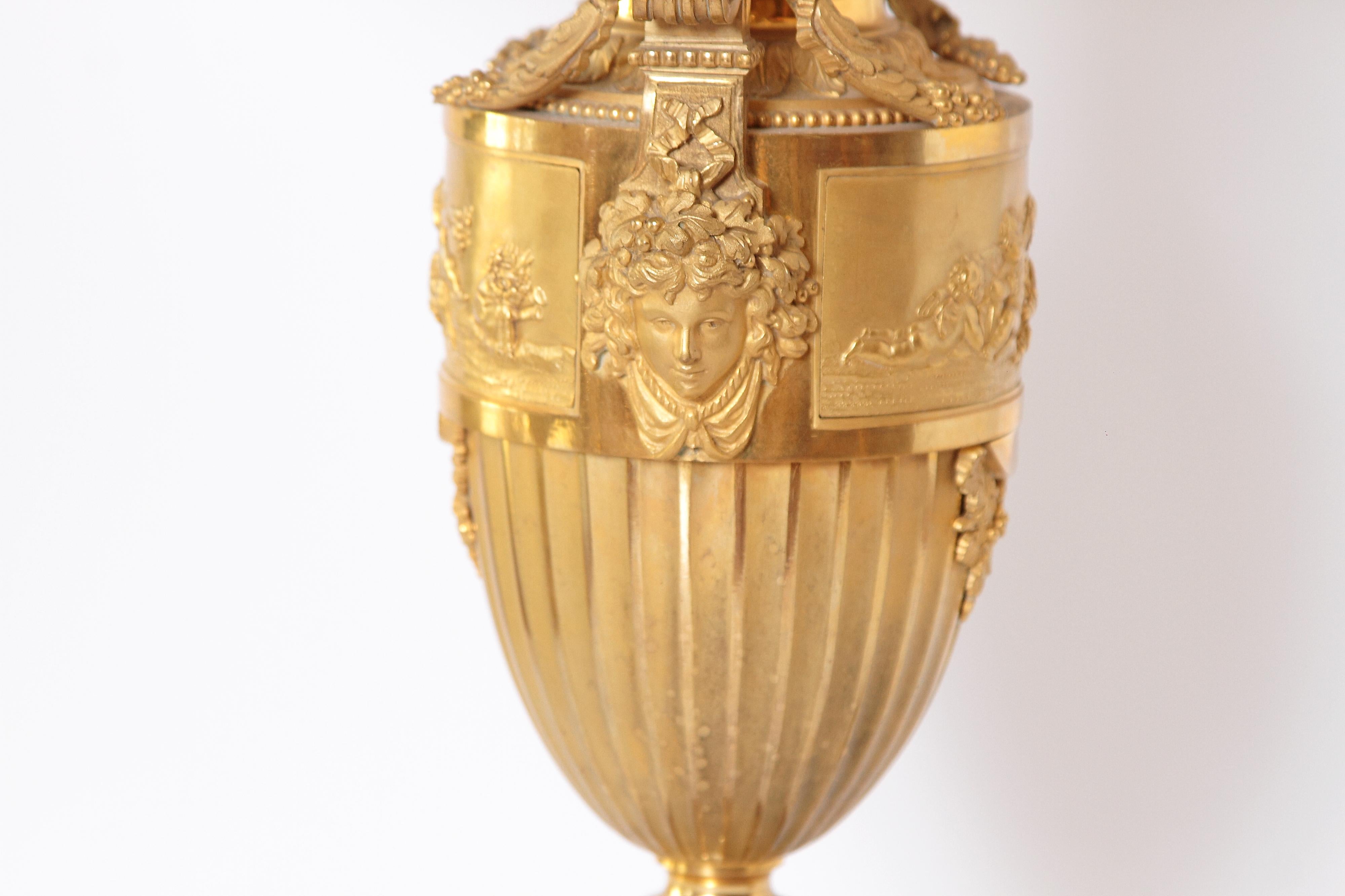 Französische Lampe aus vergoldeter Bronze aus dem 19. Jahrhundert (Vergoldet) im Angebot