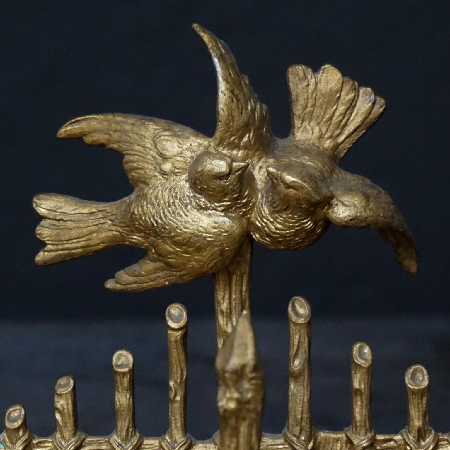19. Jahrhundert vergoldete Bronze Französisch Briefhalter Picket Fence mit Love Birds im Angebot 2