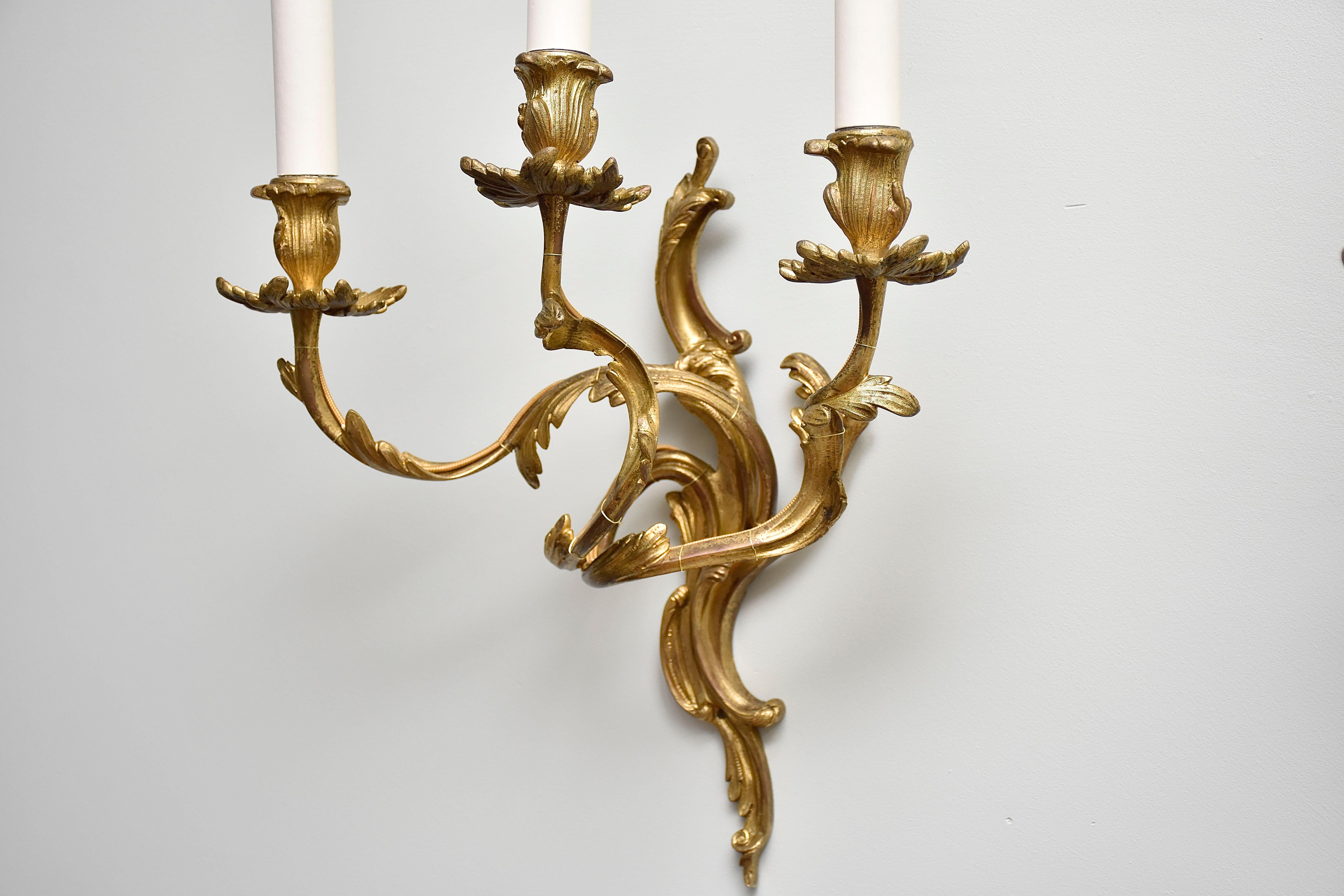 Apliques franceses de bronce dorado del siglo XIX de estilo Luis XV en Bueno estado para la venta en SON EN BREUGEL, NL
