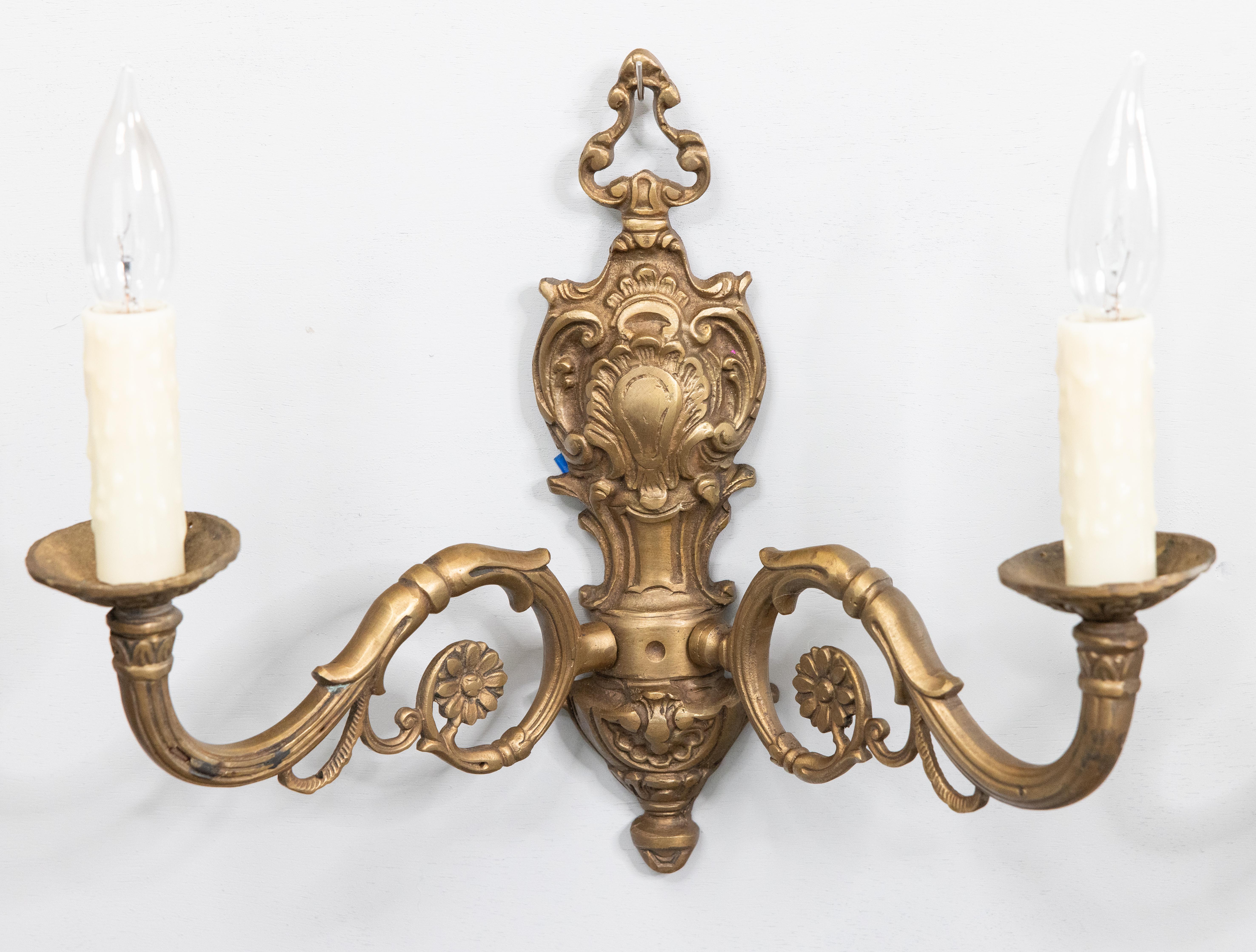 Provincial français Paire d'appliques murales françaises du 19ème siècle en bronze doré en vente