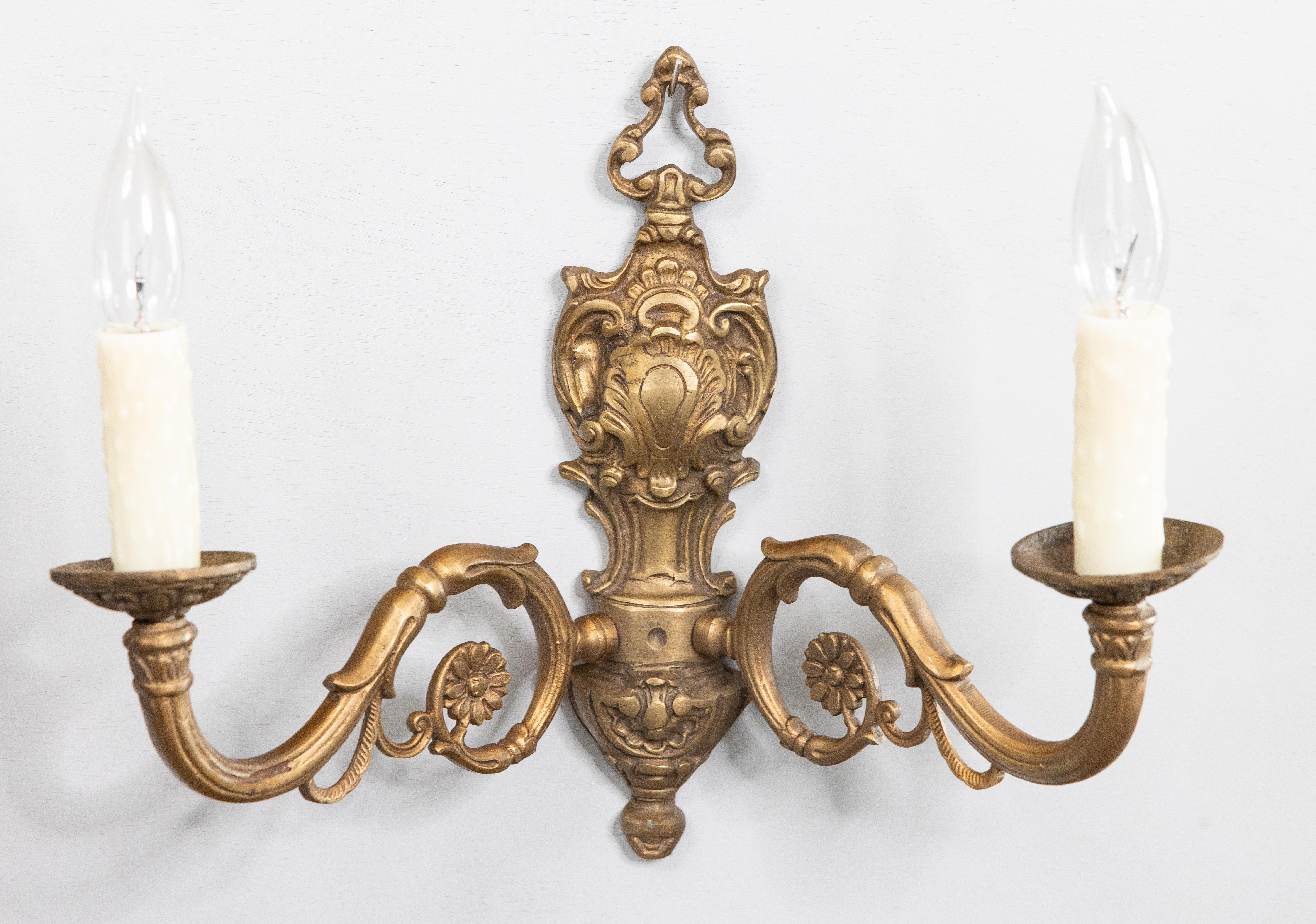 Provincial français Paire d'appliques murales françaises du 19ème siècle en bronze doré en vente