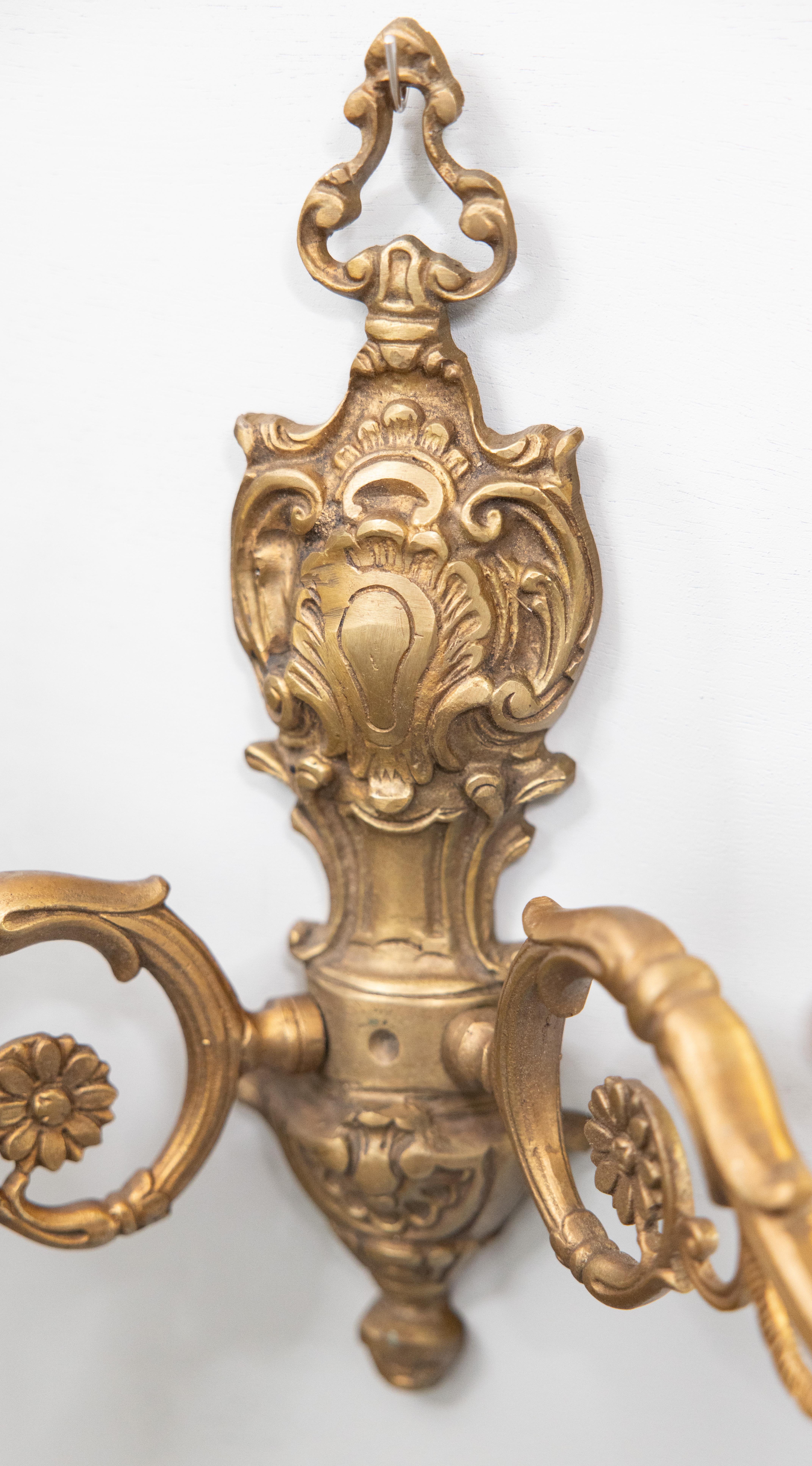 Paire d'appliques murales françaises du 19ème siècle en bronze doré Bon état - En vente à Pearland, TX