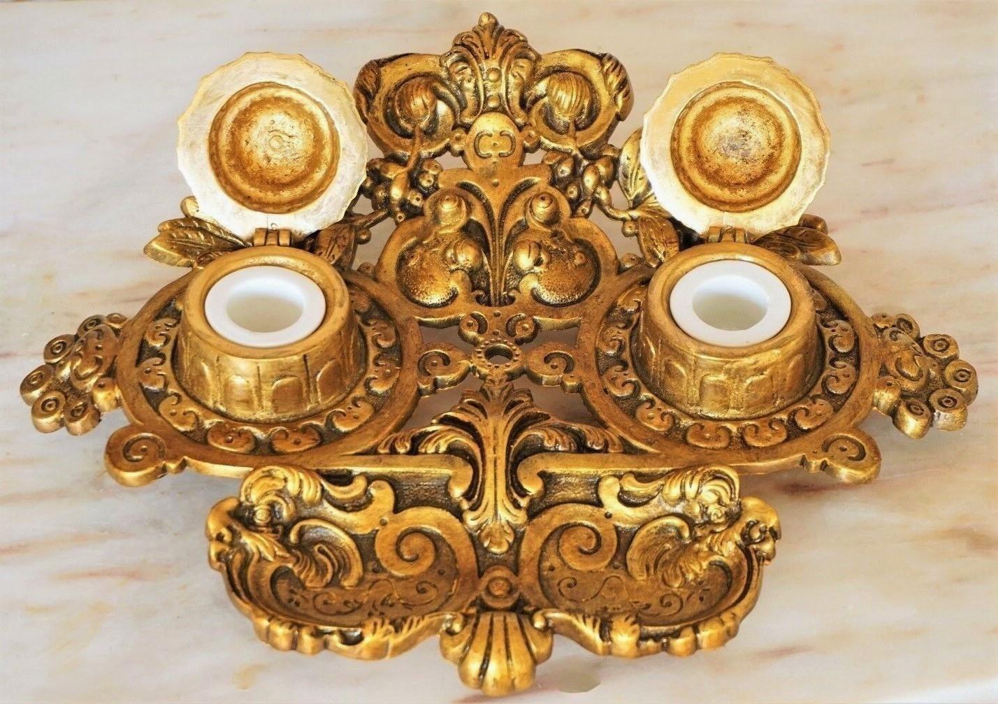 Barocco Set di calamai in bronzo dorato del XIX secolo con tampone per inchiostro e portacandele in vendita