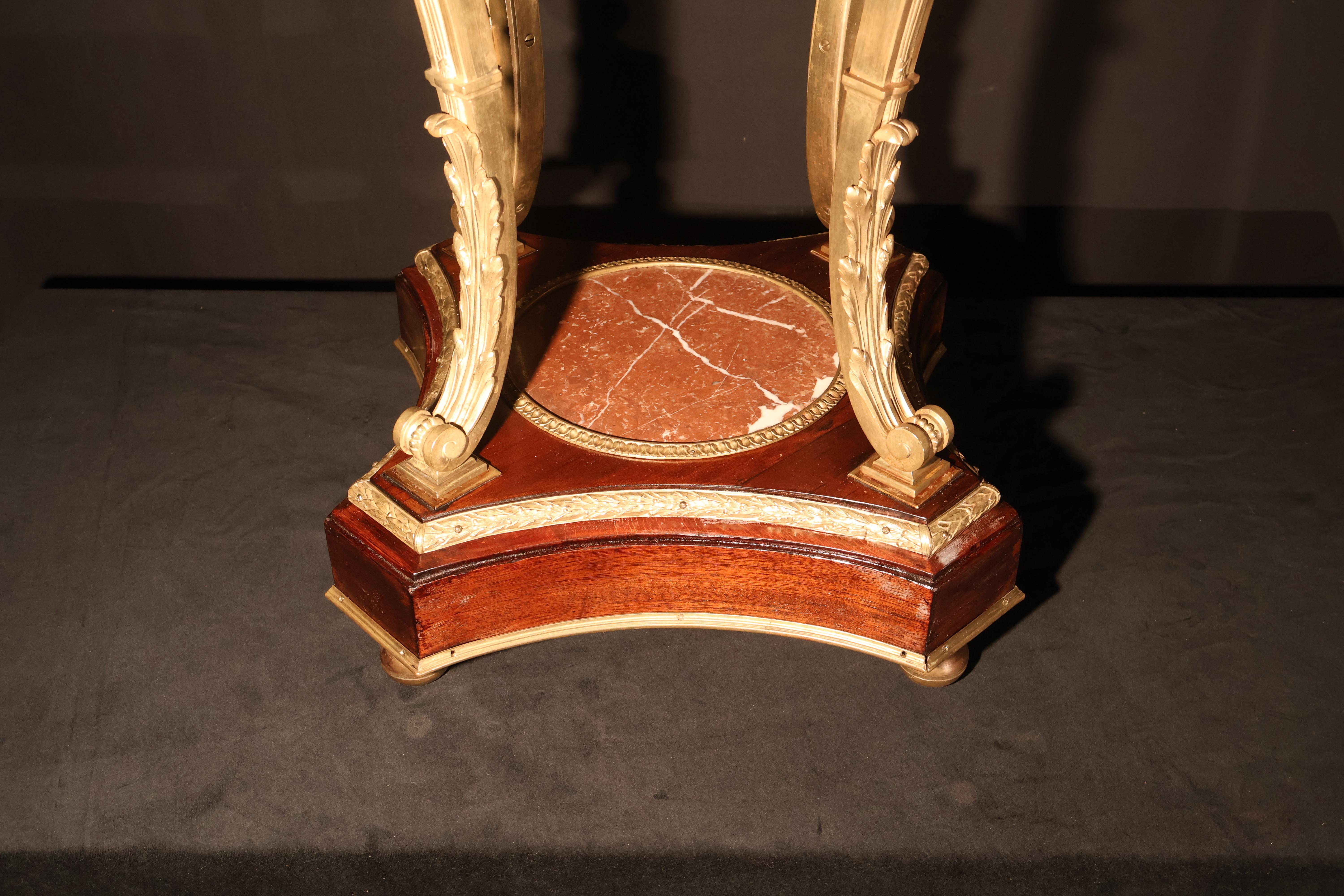 Vaso in bronzo dorato, mogano e marmo del XIX secolo in vendita 3