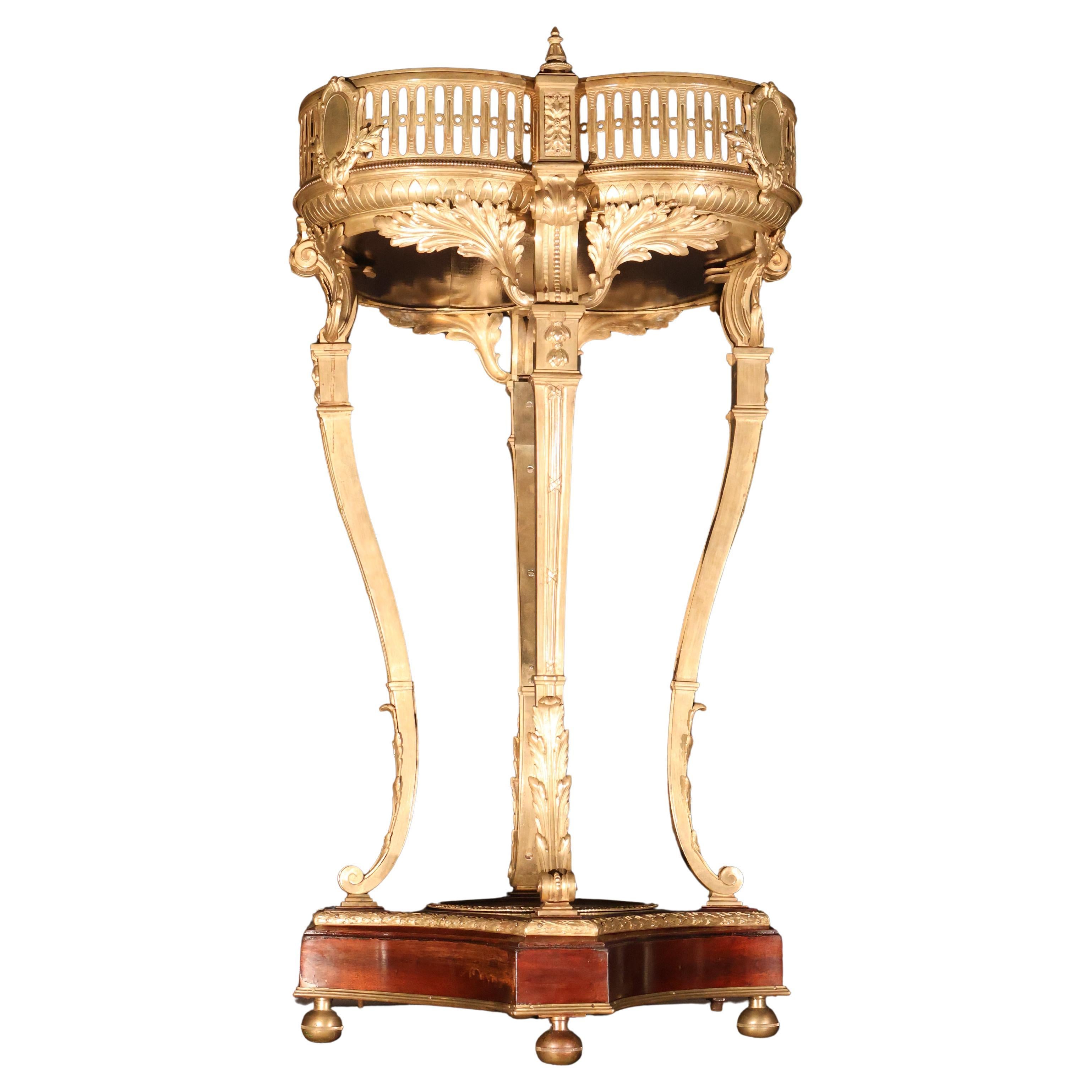 Vaso in bronzo dorato, mogano e marmo del XIX secolo