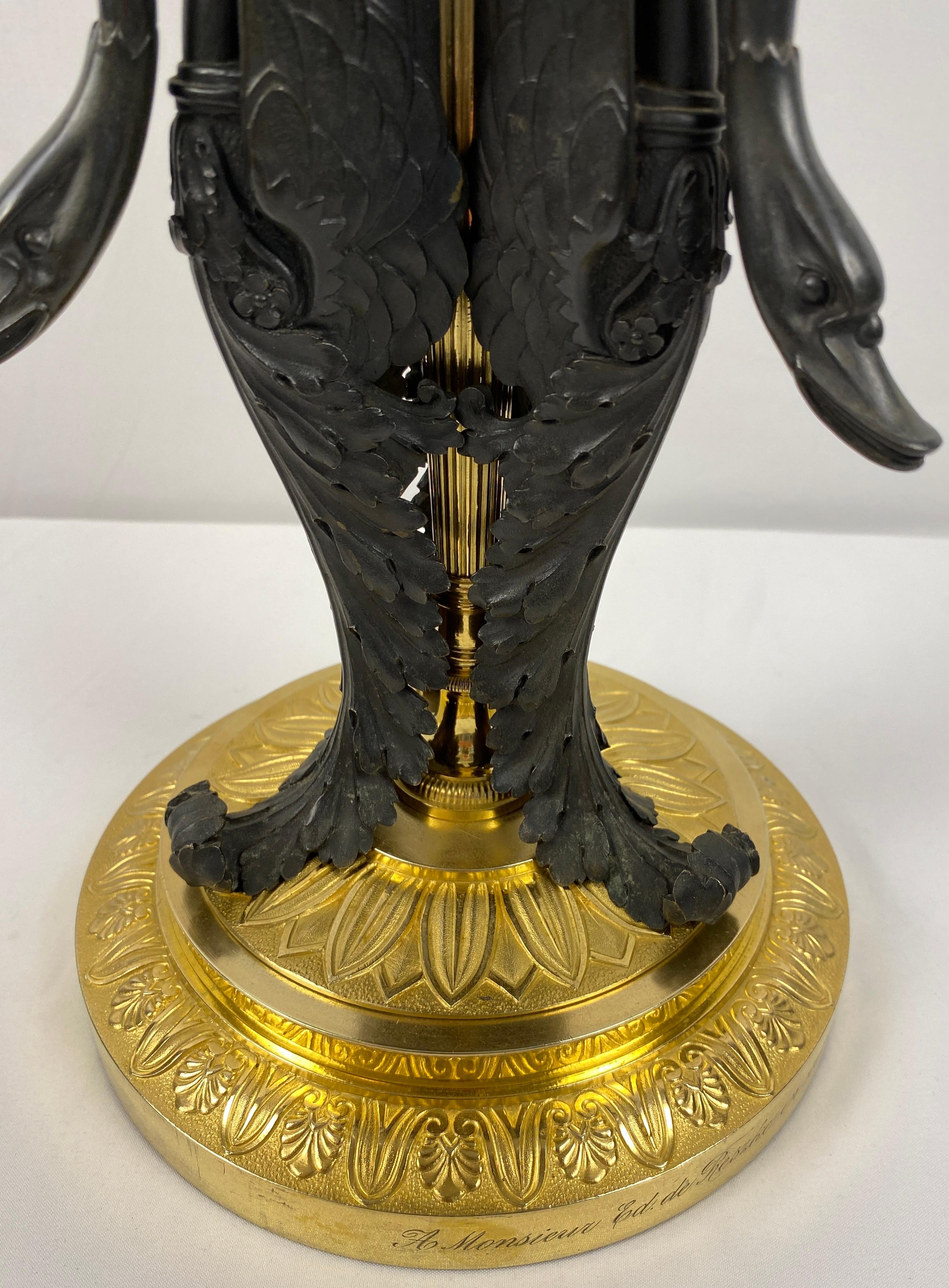 20ième siècle Centre de table en bronze doré du 19ème siècle avec cristal attribué à Baccarat en vente