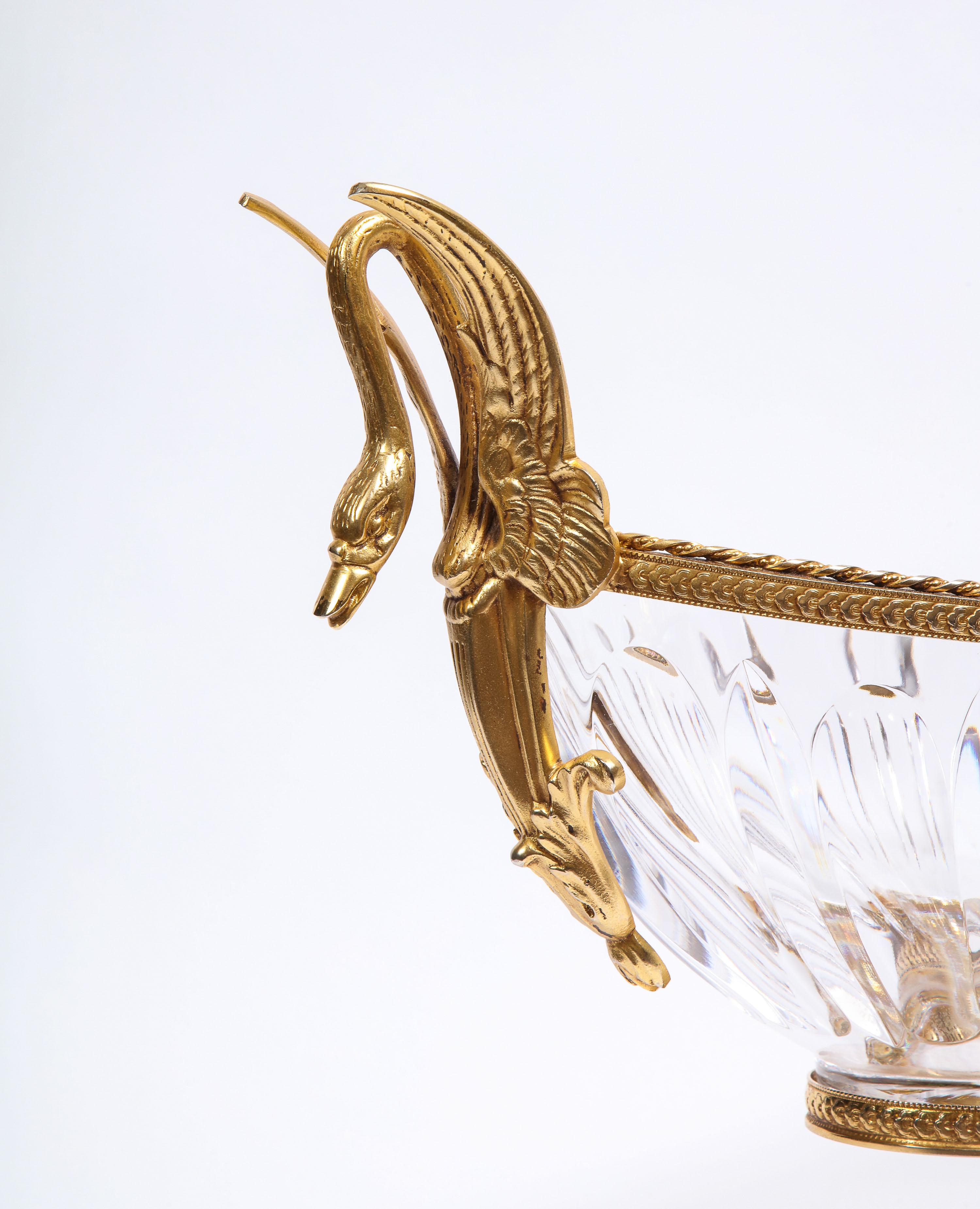 Centrotavola in cristallo montato in bronzo dorato del XIX secolo, attribuito a Baccarat in vendita 5