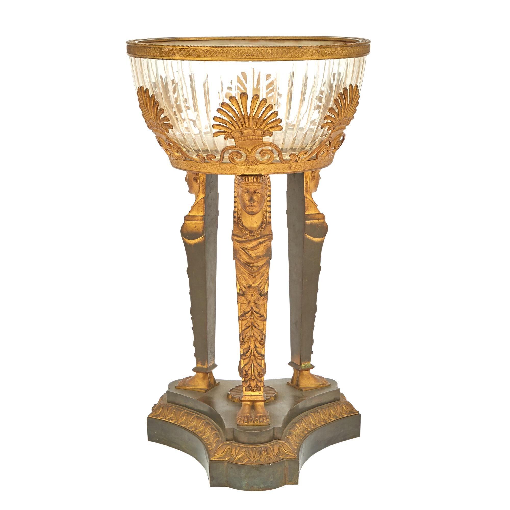 Centro de Mesa Estilo Imperio Siglo XIX Montado en Bronce Dorado / Vidrio Tallado en venta 7