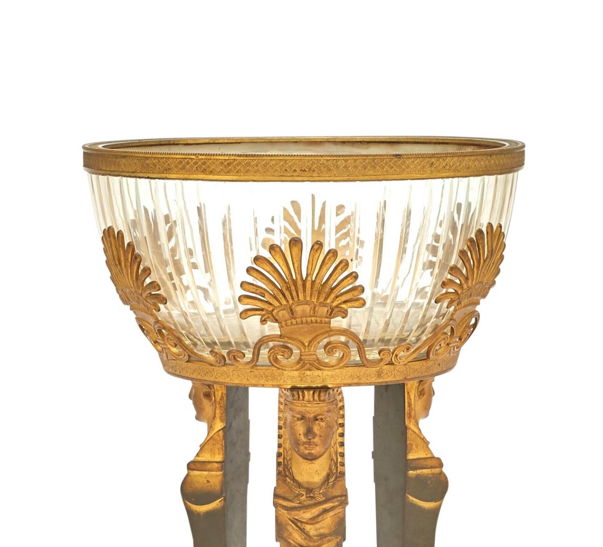 19. Jahrhundert vergoldete Bronze montiert / geschliffenes Glas Empire-Stil Centerpiece (Vergoldet) im Angebot