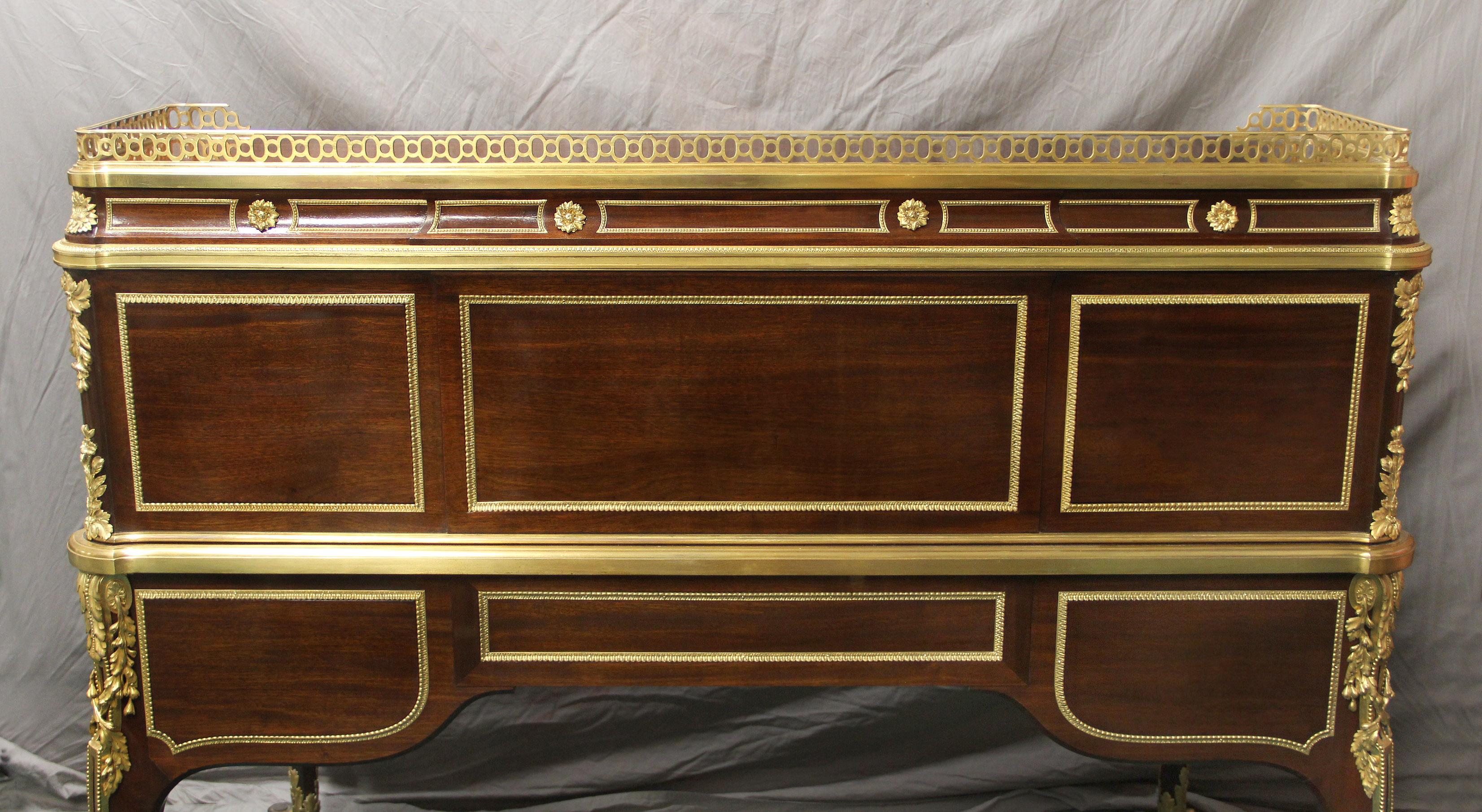 19th Century Gilt Bronze Mounted Exhibition Bureau a Cylindre by Henry Dasson For Sale 5