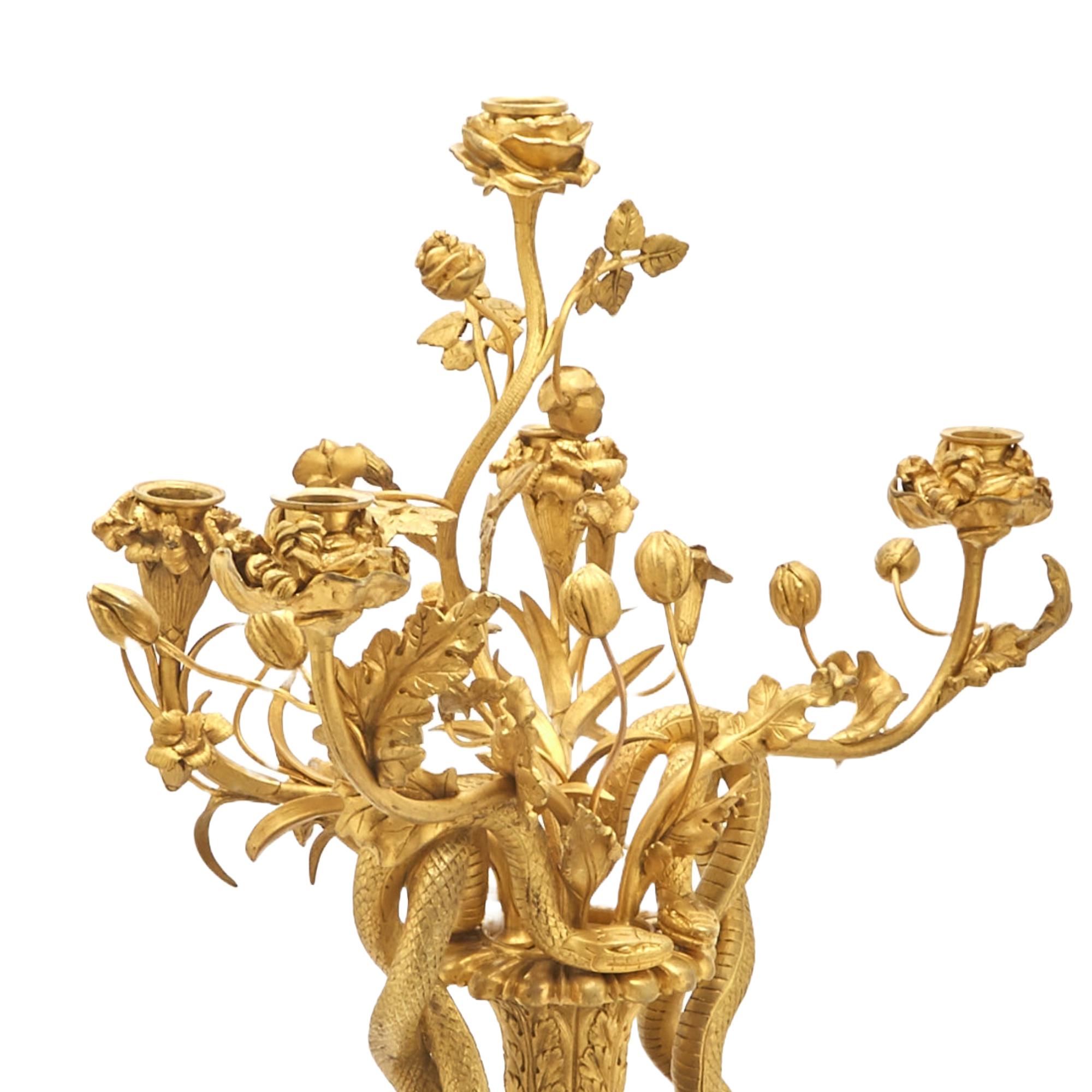 19. Jahrhundert Vergoldete Bronze / Marmor Louis XVI Stil Fünf Arm Kandelaber im Angebot 5