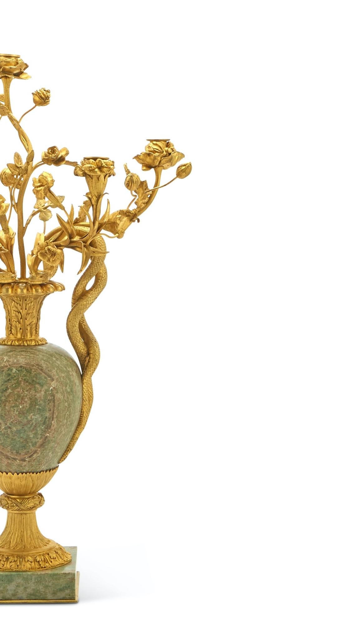 19. Jahrhundert Vergoldete Bronze / Marmor Louis XVI Stil Fünf Arm Kandelaber (Französisch) im Angebot