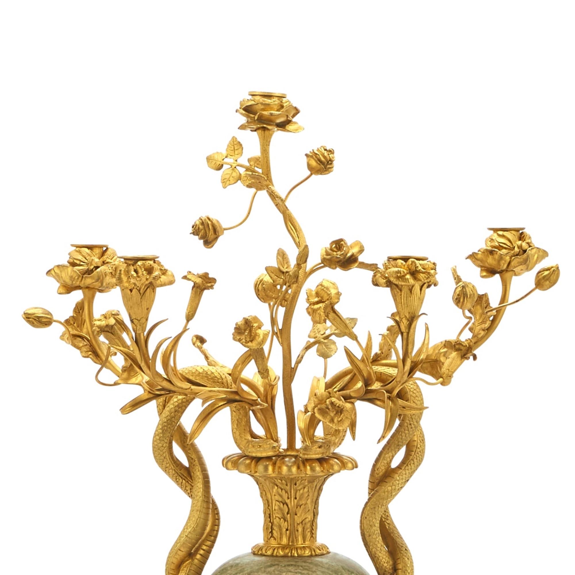 19. Jahrhundert Vergoldete Bronze / Marmor Louis XVI Stil Fünf Arm Kandelaber im Angebot 2