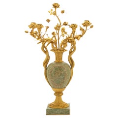 Candélabre à cinq bras de style Louis XVI du 19ème siècle monté sur bronze doré / marbre