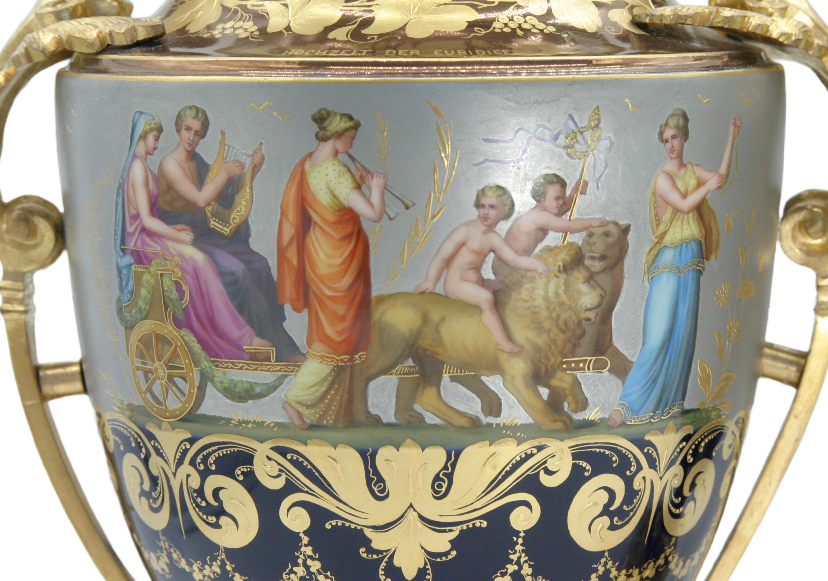 Paire d'urnes en bronze doré et porcelaine du 19ème siècle en vente 6