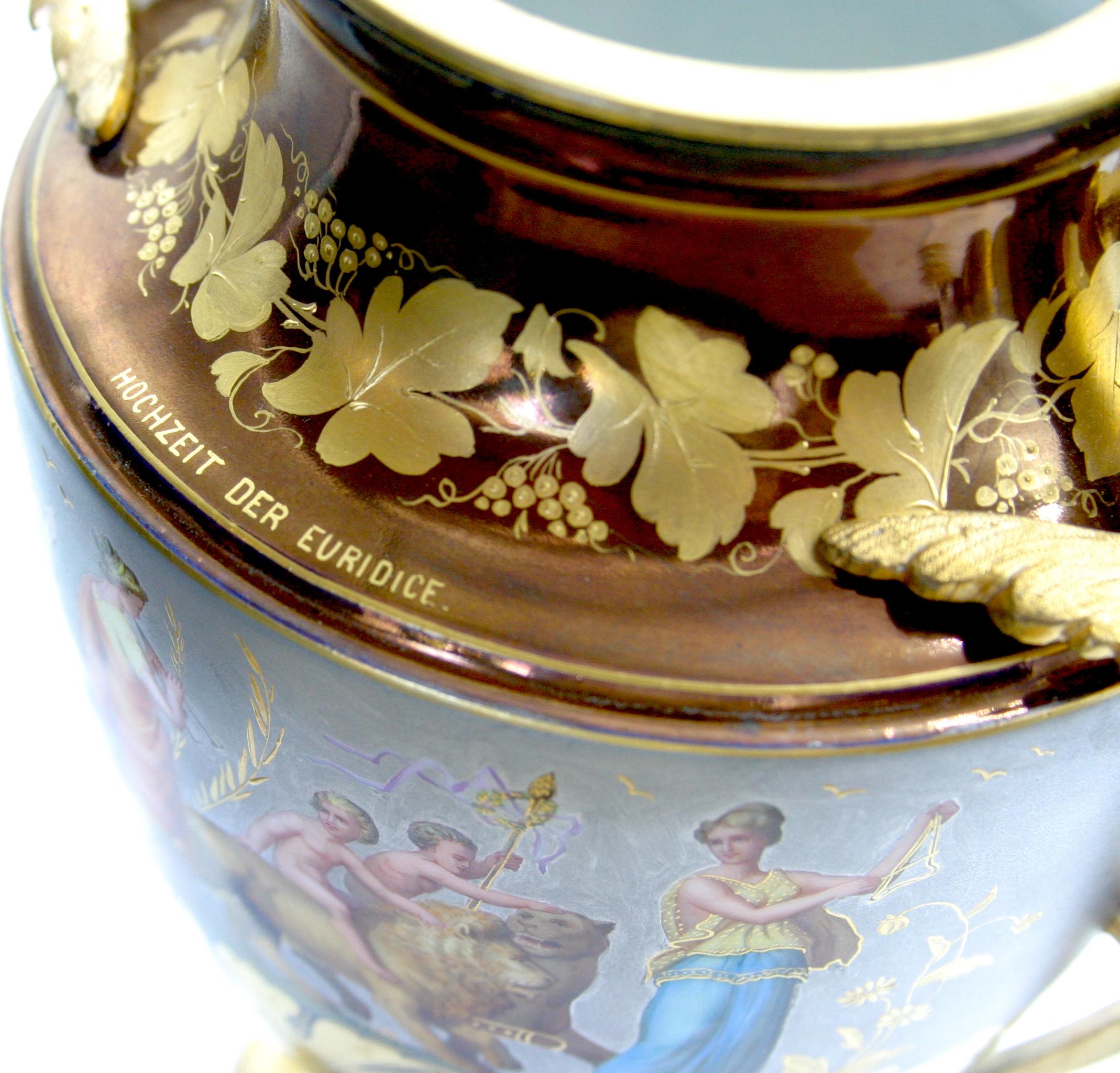 Paire d'urnes en bronze doré et porcelaine du 19ème siècle en vente 11