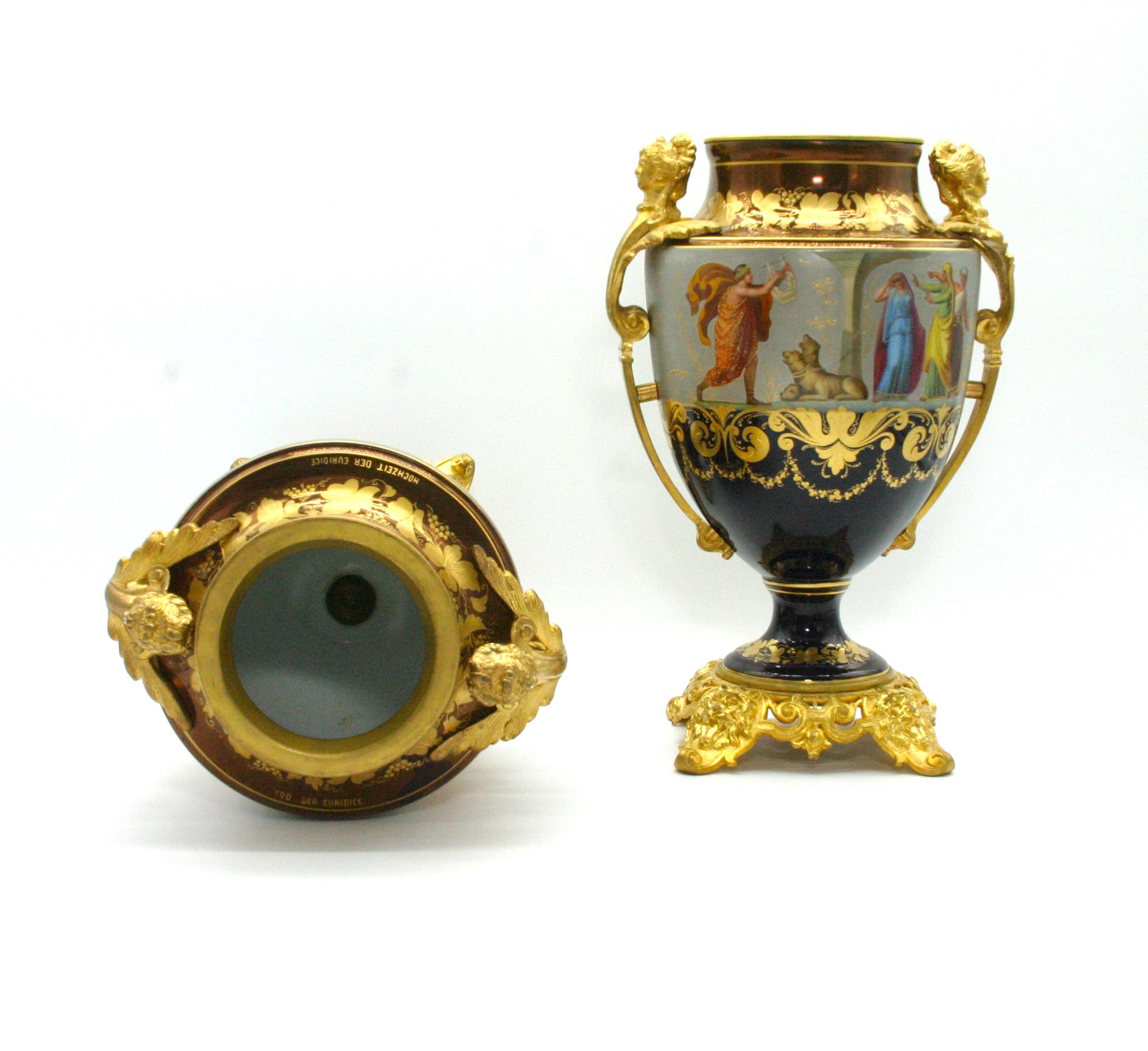 Paire d'urnes en bronze doré et porcelaine du 19ème siècle en vente 13