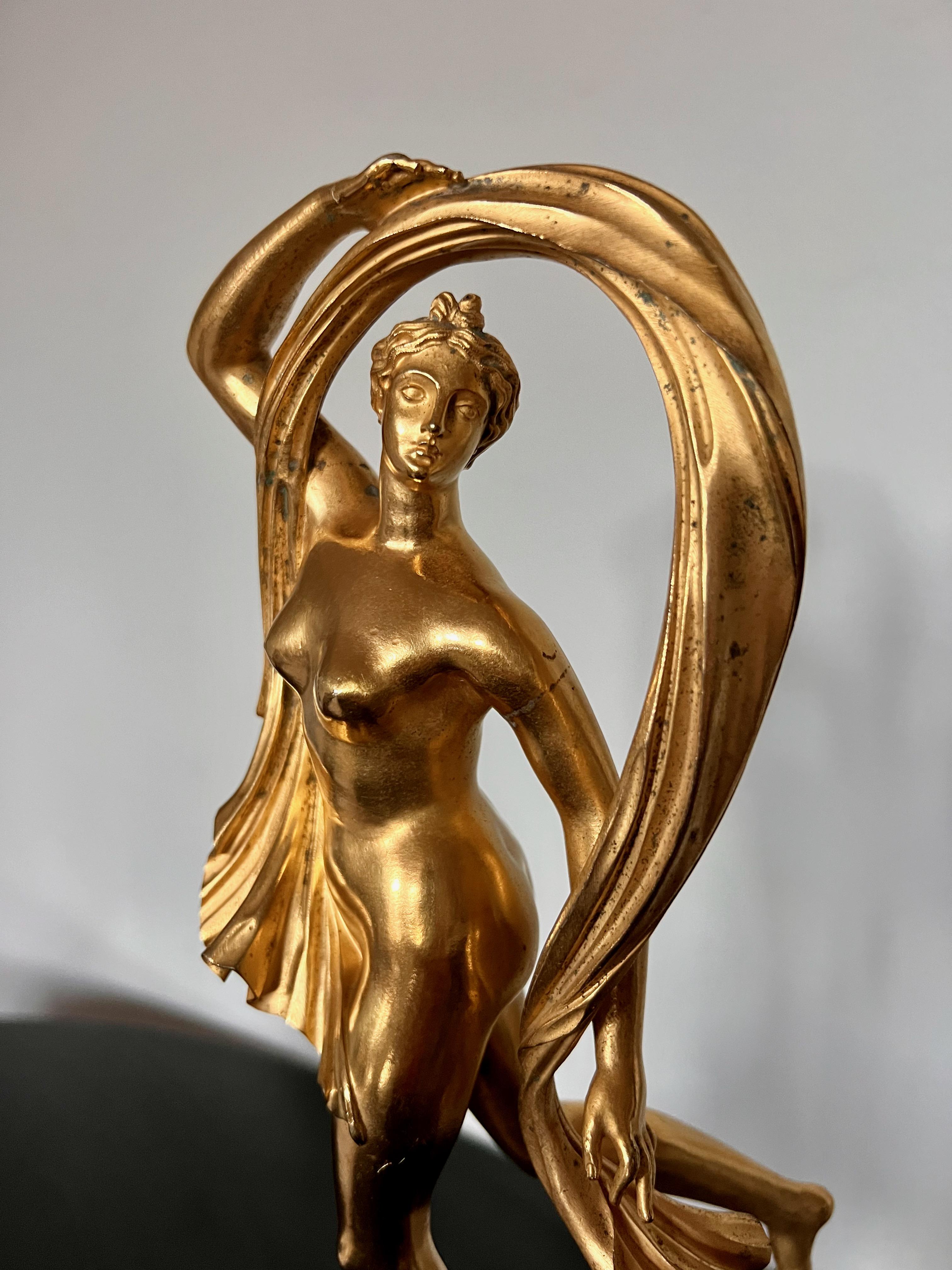 Scultura in bronzo dorato di Aurora del XIX secolo in vendita 2