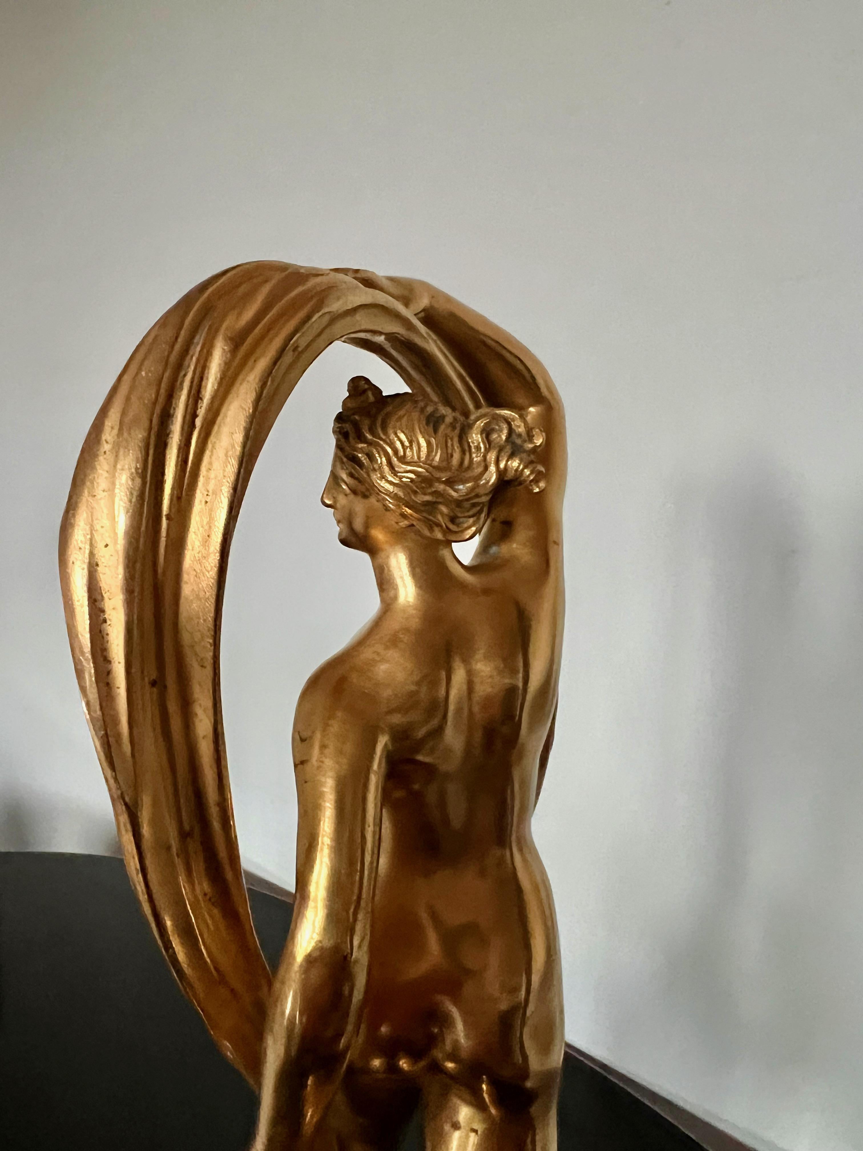 Scultura in bronzo dorato di Aurora del XIX secolo in vendita 3