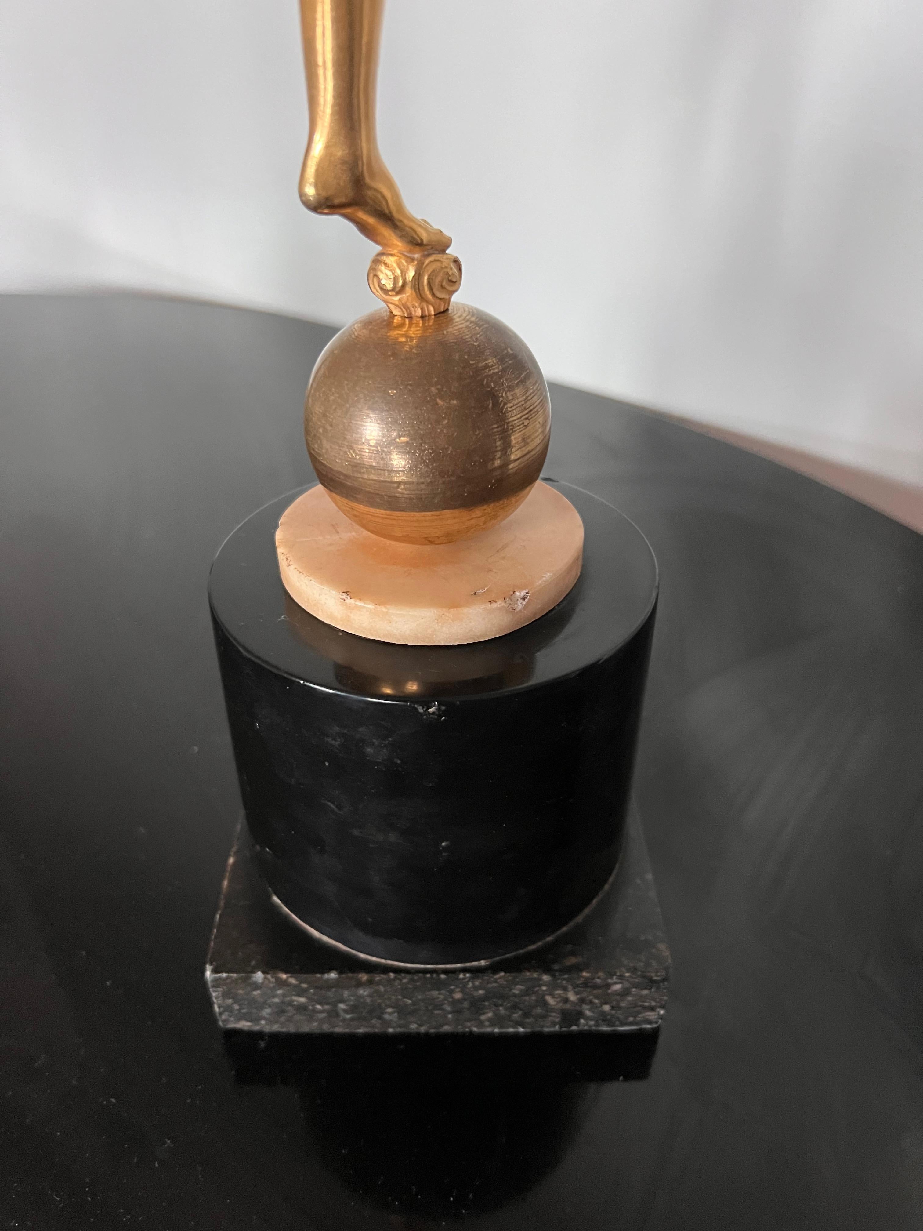 Scultura in bronzo dorato di Aurora del XIX secolo in vendita 4