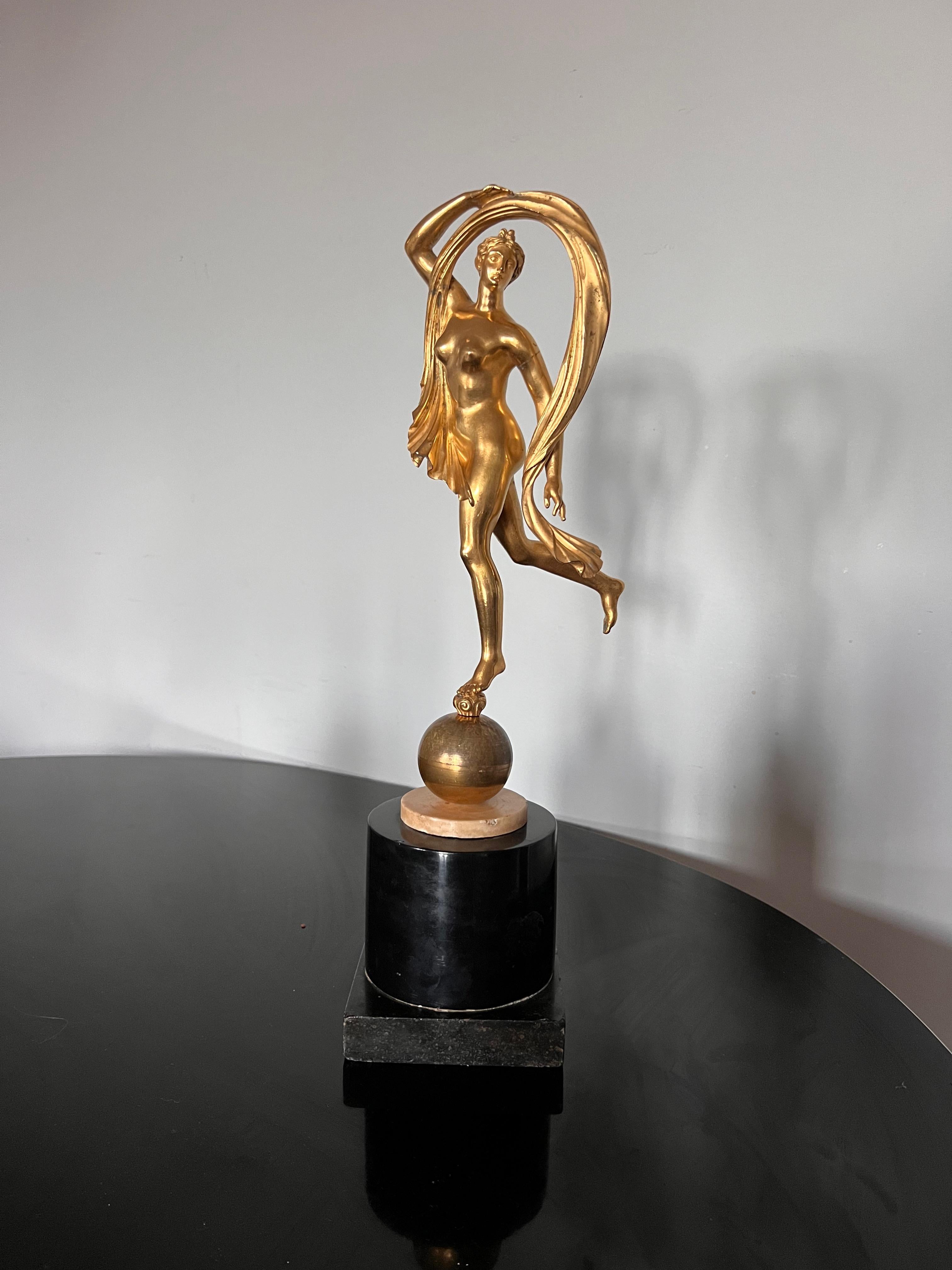 Scultura in bronzo dorato di Aurora del XIX secolo in vendita 6