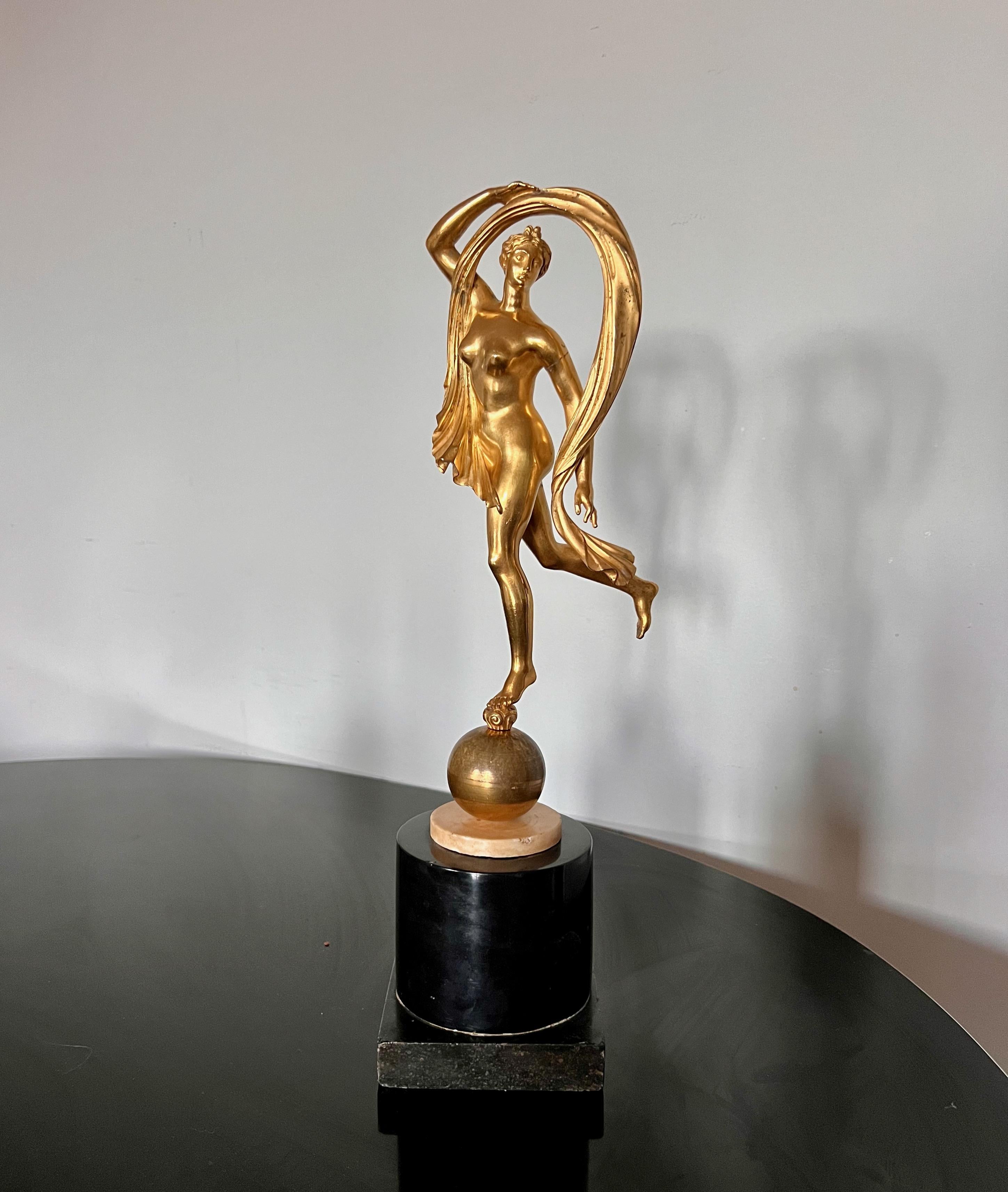 Scultura in bronzo dorato di Aurora del XIX secolo in vendita 7