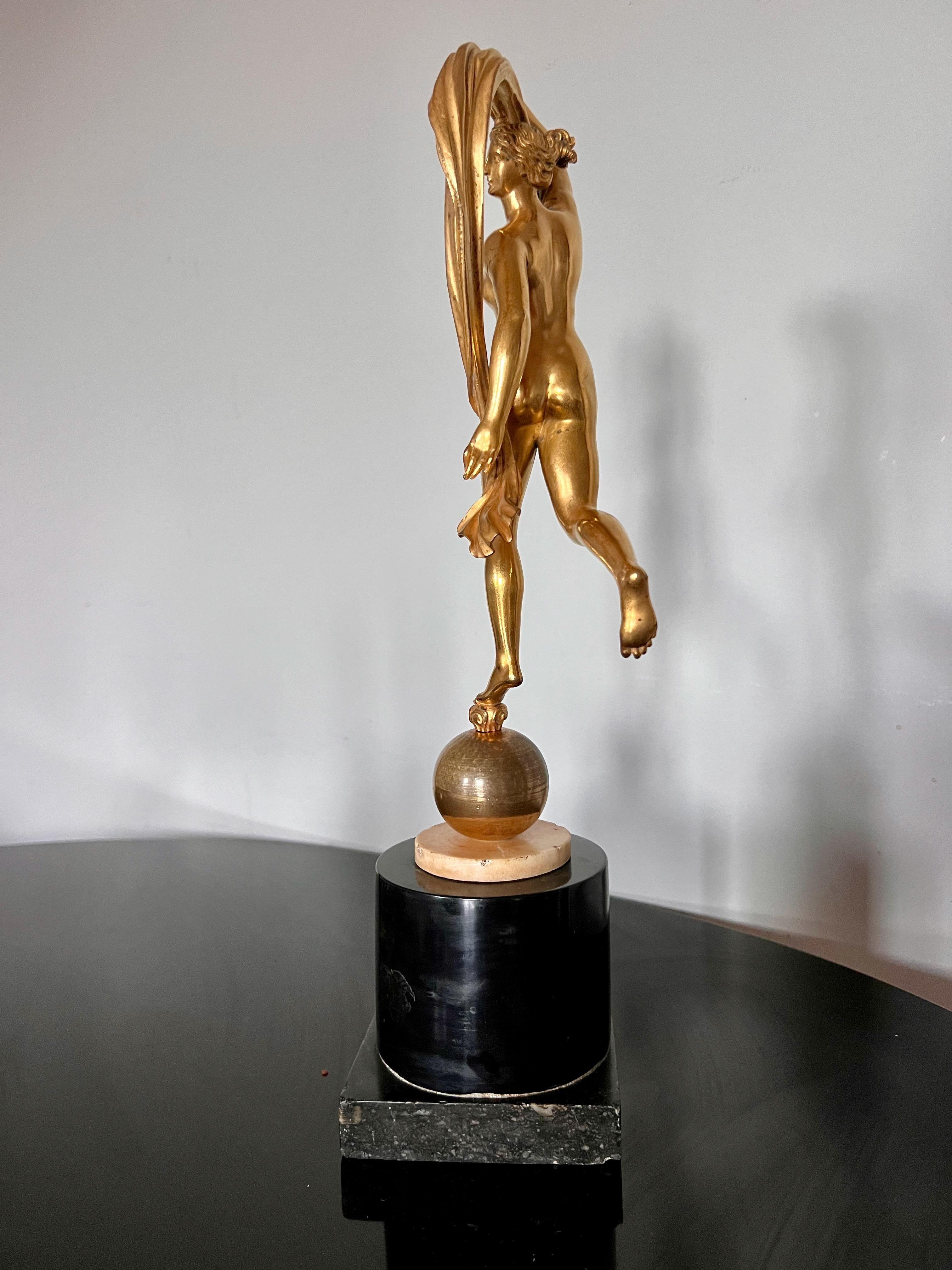 Stile impero Scultura in bronzo dorato di Aurora del XIX secolo in vendita