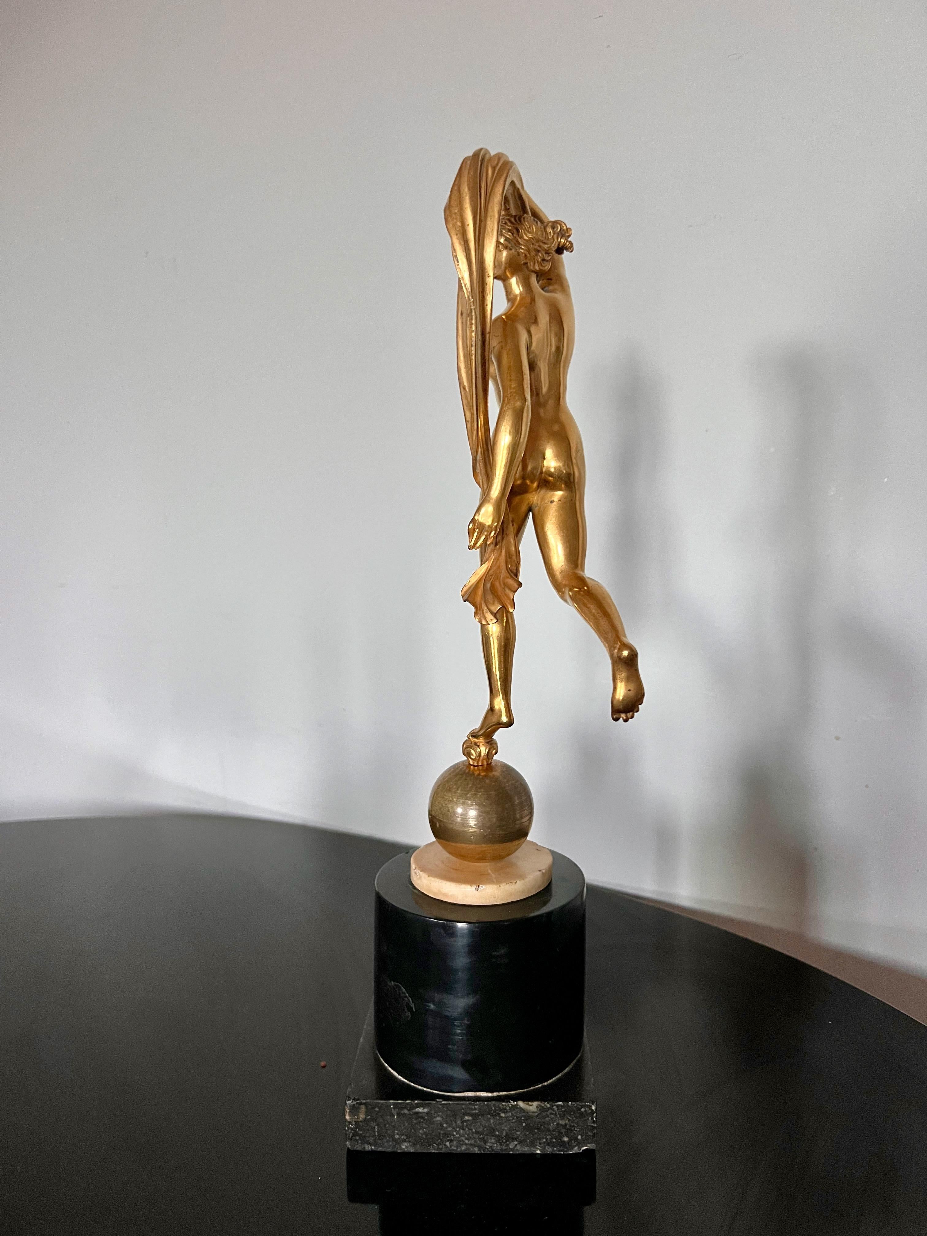 Francese Scultura in bronzo dorato di Aurora del XIX secolo in vendita