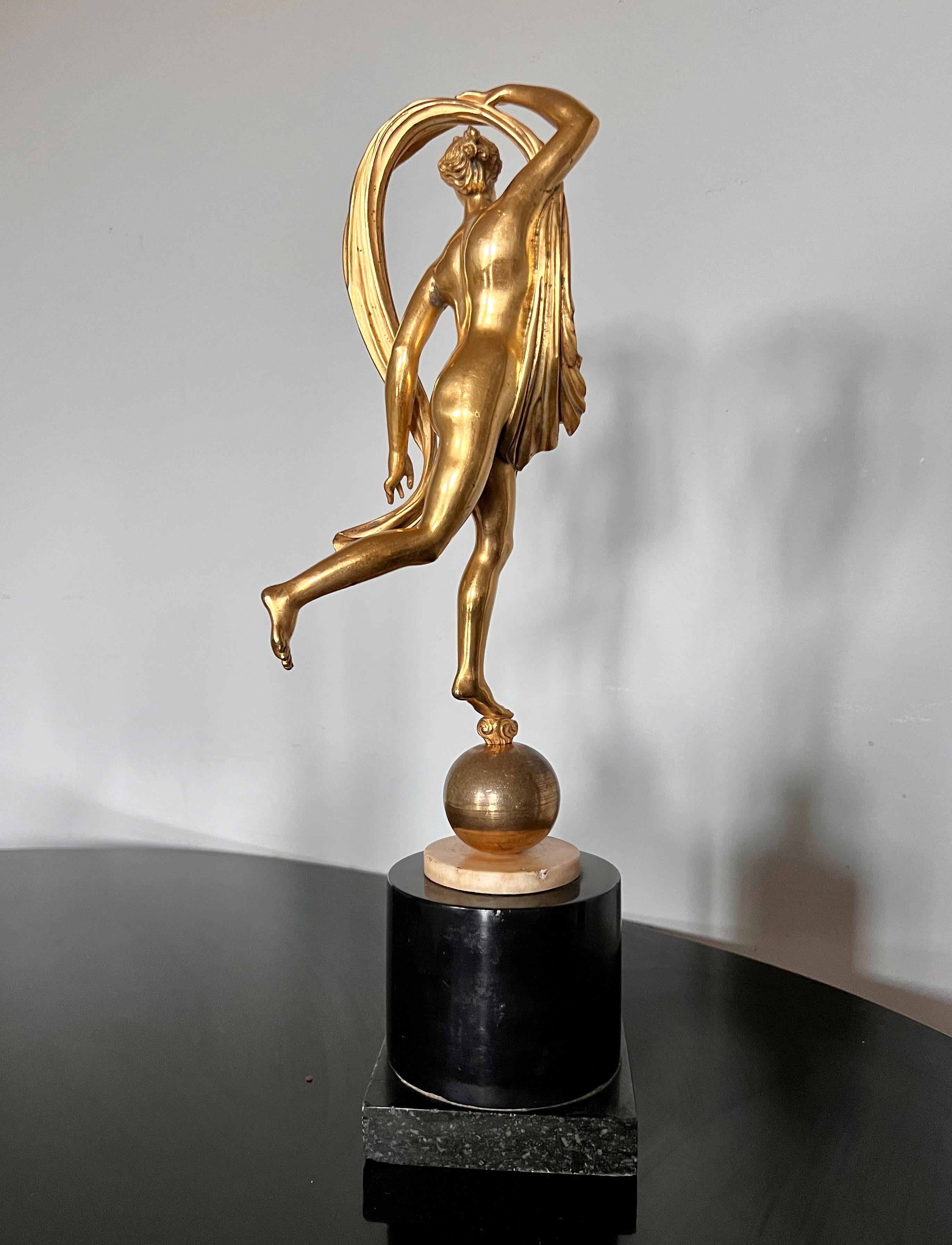 Scultura in bronzo dorato di Aurora del XIX secolo In condizioni buone in vendita a Stockholm, SE