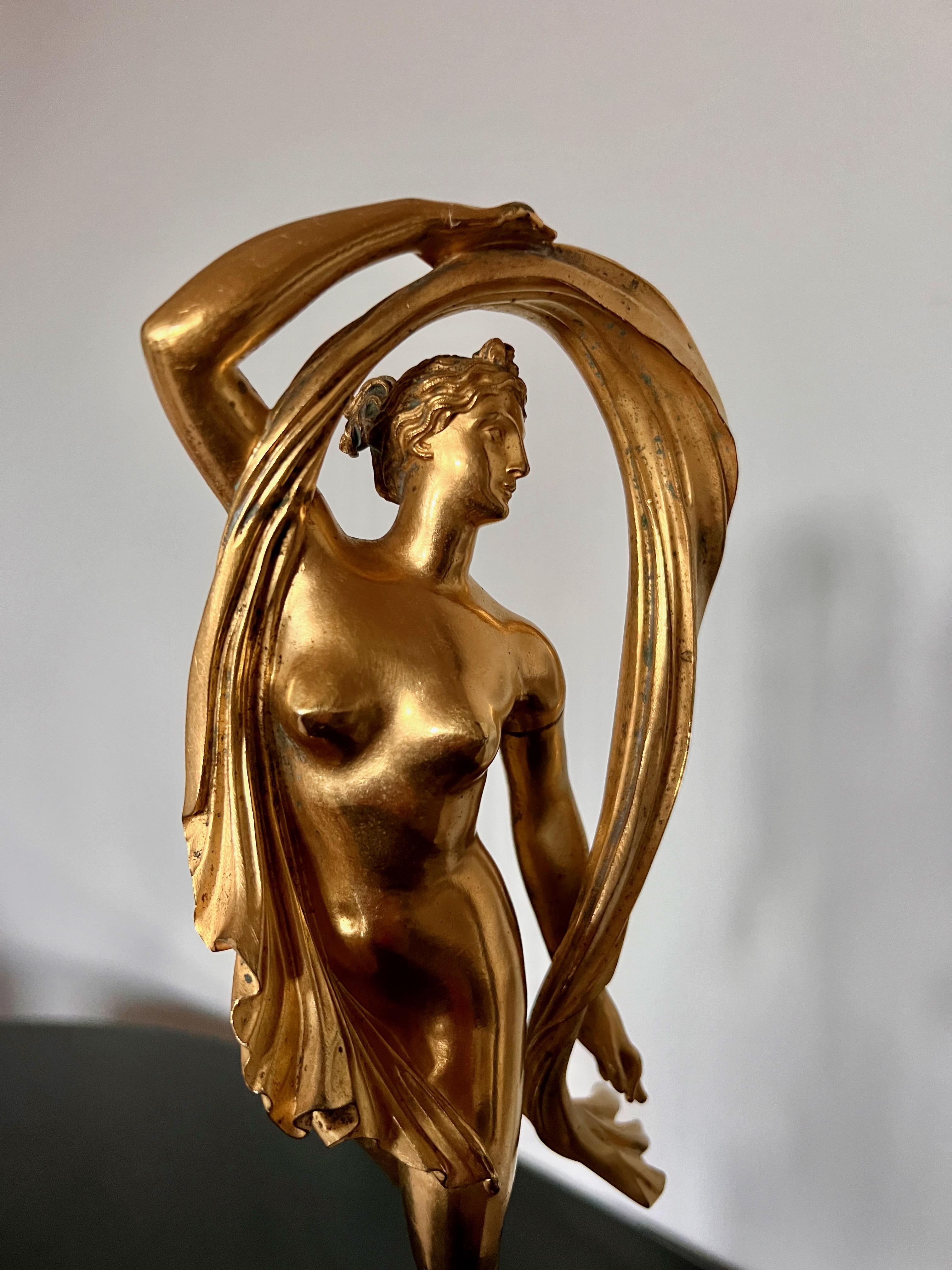 Scultura in bronzo dorato di Aurora del XIX secolo in vendita 1