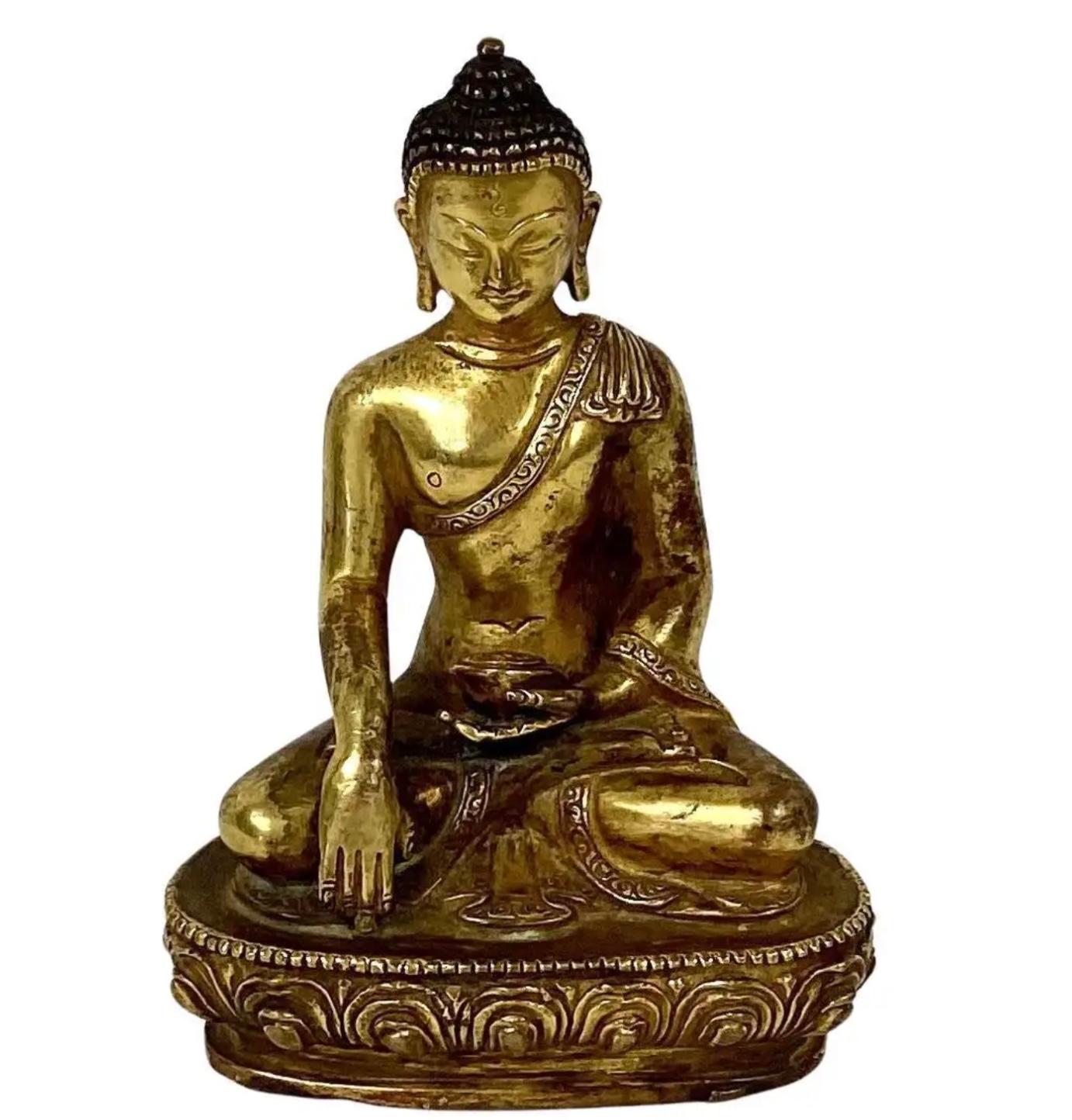 19th Century Gilt Bronze Seated Buddha For Sale 4